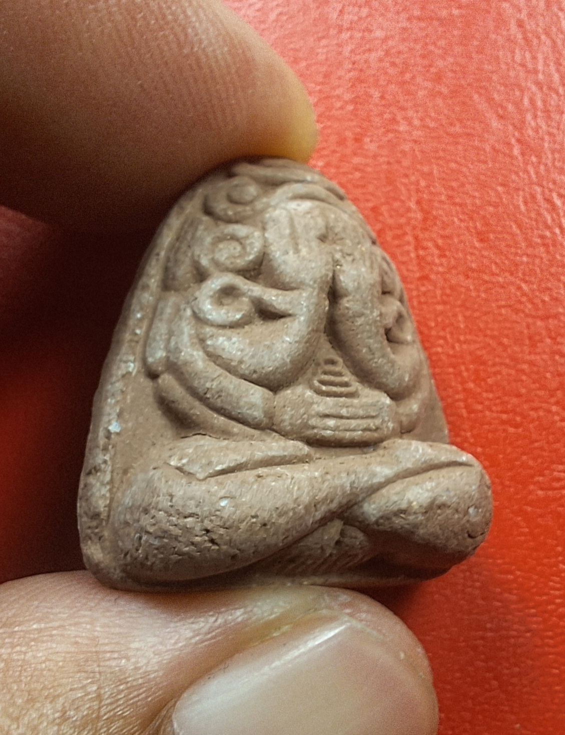 พระปิดตา หลวงปู่เกลี้ยง วัดเนินสุทธาวาส จ.ชลบุรี หลังหนุมาน อายุ๘๐ปี(องค์ที่1)