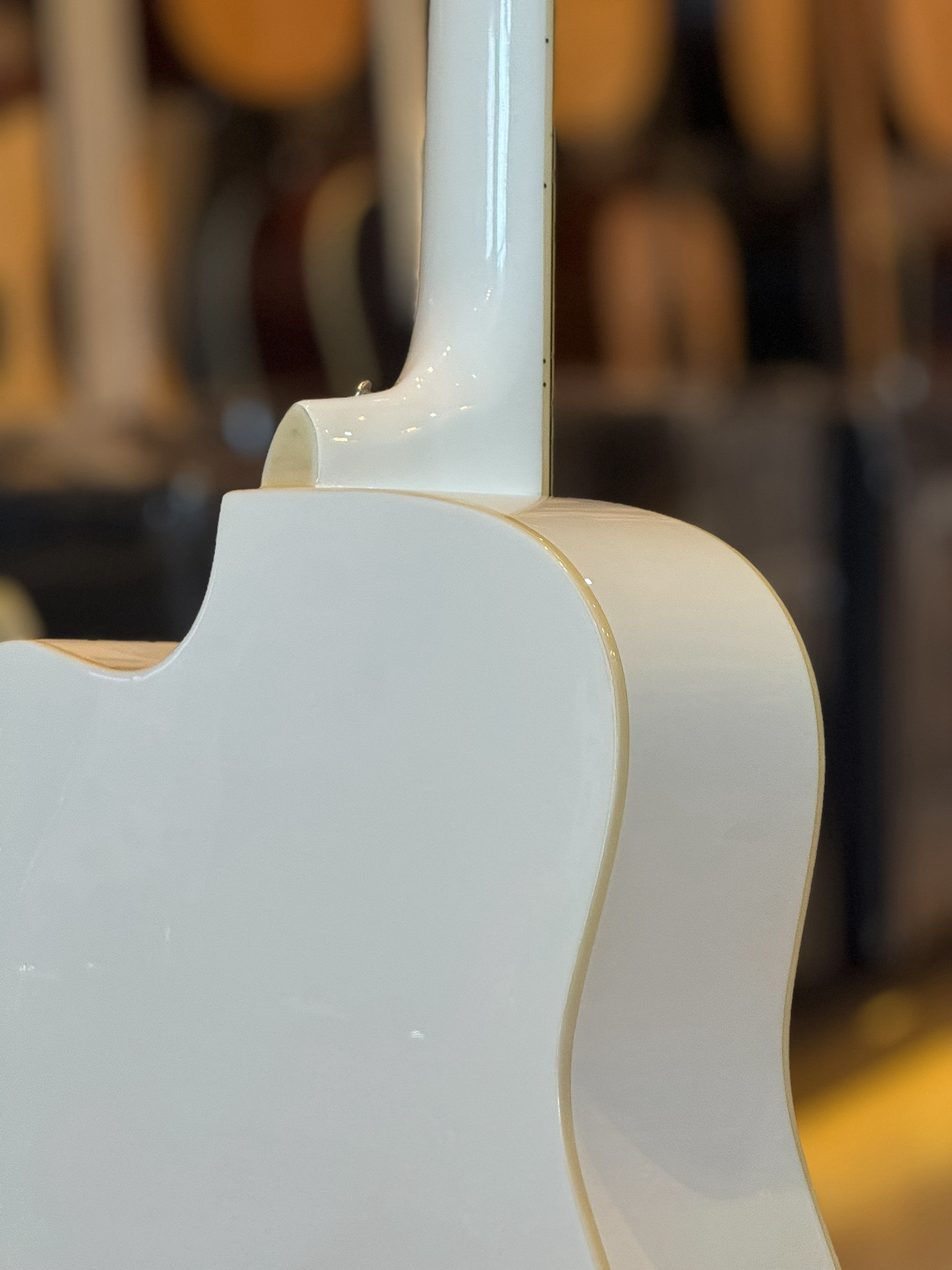 กีต้าร์โปร่ง Martinlee MD410C สีขาว ขนาด 41 นิ้ว พร้อม กระเป๋า ปิ๊กกาด ปิ๊ก4อัน ประแจ ใบคอร์ด คาโป้