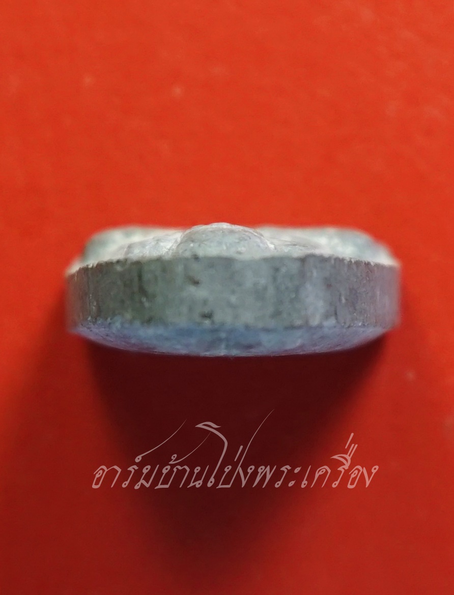 หลวงปู่ทวด รุ่น อยู่รอดปลอดภัย มีทรัพย์เพิ่มพูน หลวงปู่ดิลก ปี๒๕๓๕ เนื้อผงสีดำ(องค์ที่1)