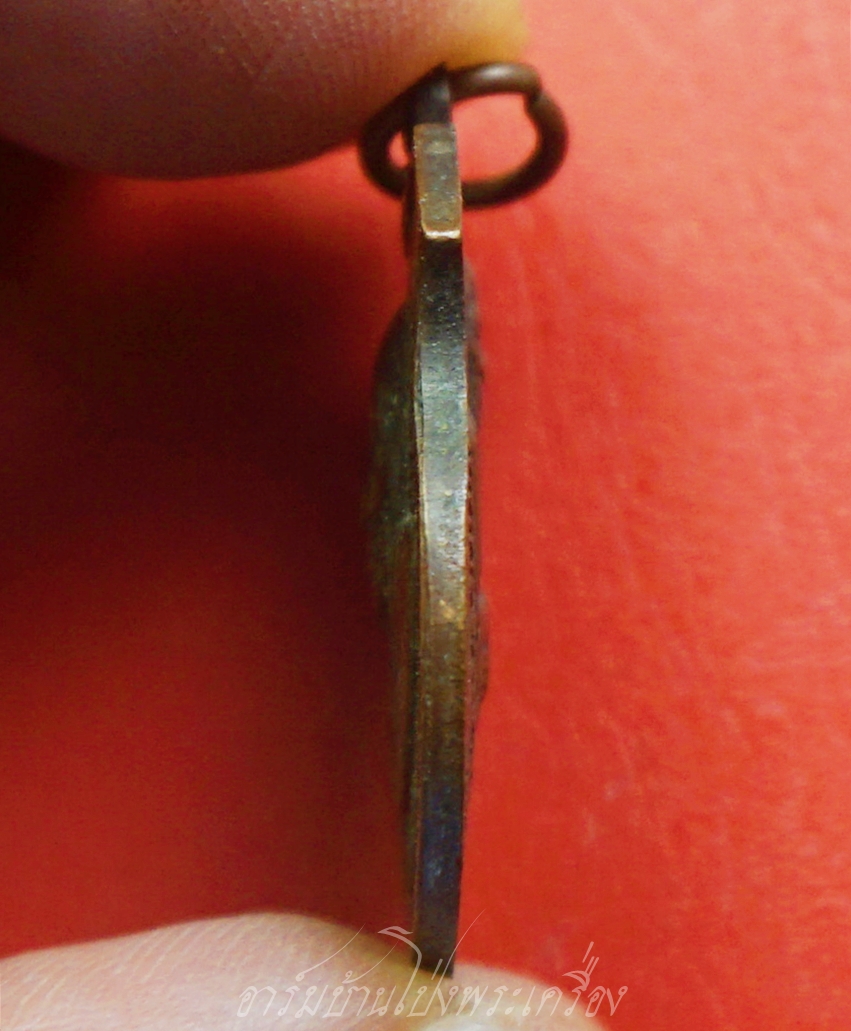 หลวงปู่ทวด หลังสมเด็จโต วัดราหุล จ.สิงห์บุรี ด้านหลังตอกโค๊ต เนื้อทองแดง(องค์ที่1)