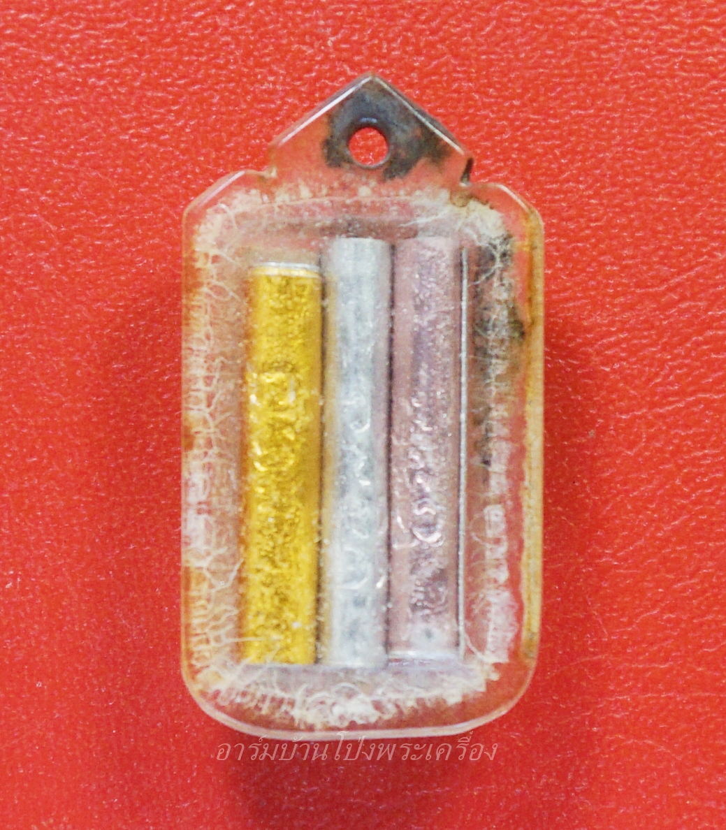 ท่านพ่อเณร วัดสระพัง หลังตะกรุด3ดอก(องค์ที่1)