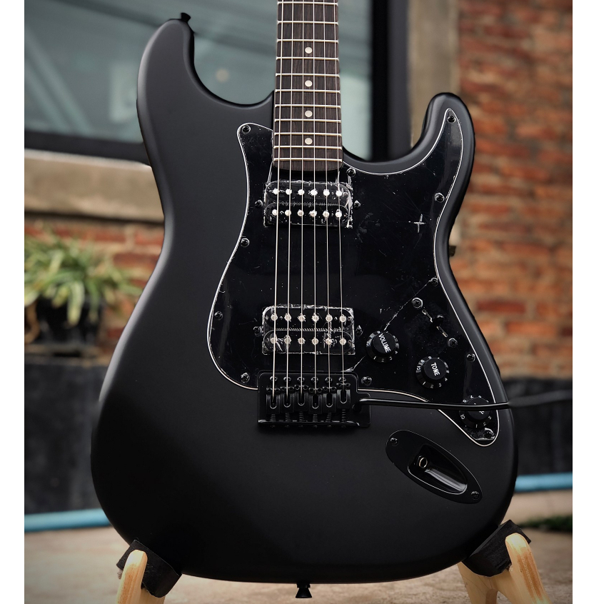 Kazuki Newcomer ST กีต้าร์ไฟฟ้า สีดำด้าน จำนวน 22 เฟร็ต ปิ๊กอัพ 2xhumbucker HH