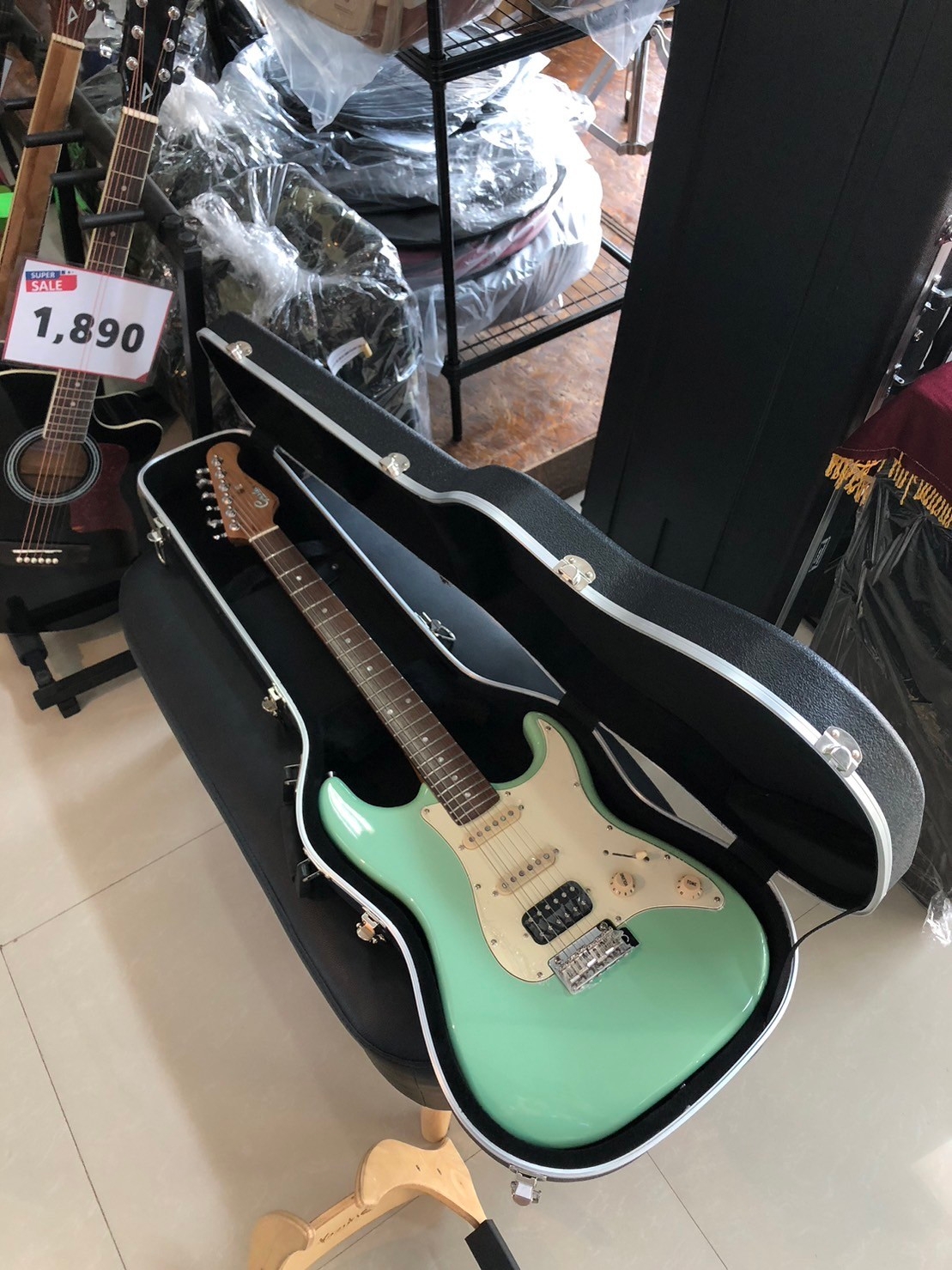 [พร้อมส่ง 🚚]Matrixss กระเป๋ากีตาร์ไฟฟ้า ทรง สแตรท Stratocaster HardCase ด้านในเป็นฟองน้ำหุ้มด้วยกำมะหยี่ รับประกันสินค้าคุณภาพ