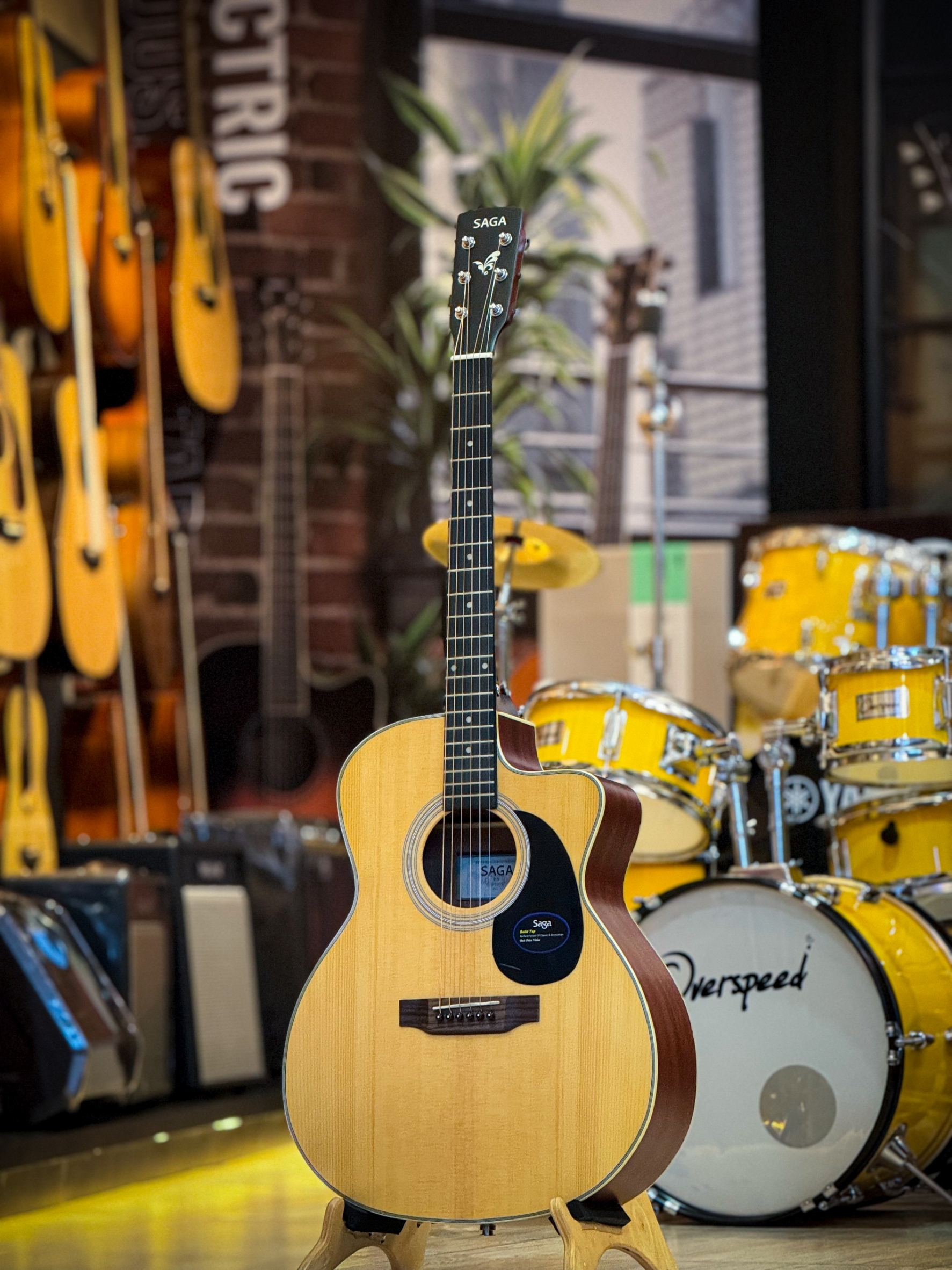 กีต้าร์โปร่ง SAGA รุ่น SF-700GC ภาคไฟฟ้า OS-1 ขนาด 41 นิ้ว หน้าไม้แท้ พร้อมของแถมสุดคุ้ม