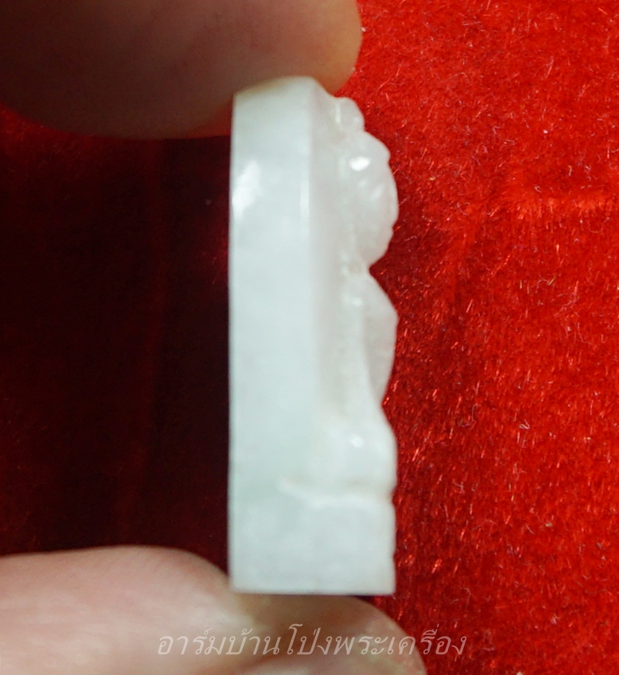 หลวงพ่อขันธ์ วัดพระศรีอารย์ พระหยกขาว พร้อมกล่องเดิม(องค์ที่17)