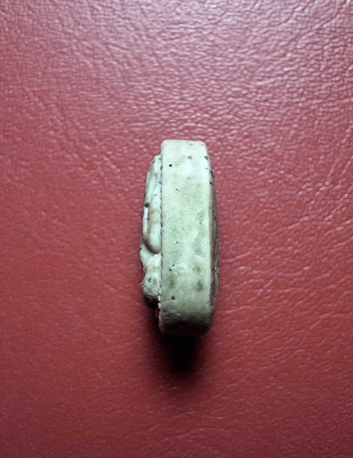 หลวงปู่แผ้ว วัดกำแพงแสน พระผงปิดตาจิ๋ว ออกงานปิดทอง ปี๒๕๕๐ เนื้อผงสีขาว ฝังตะกรุด(องค์ที่5)