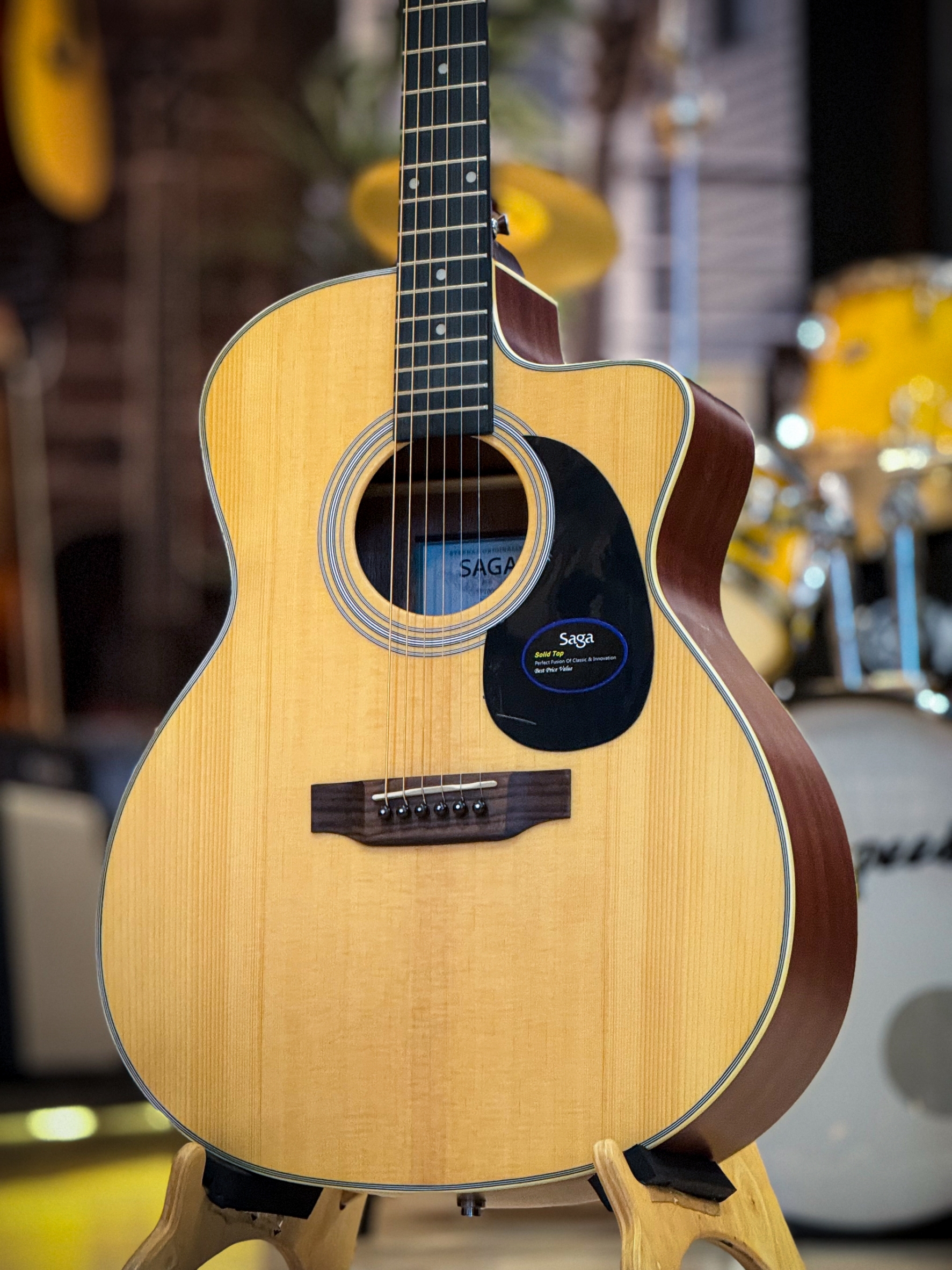 กีต้าร์โปร่ง SAGA รุ่น SF-700GC ภาคไฟฟ้า OS-1 ขนาด 41 นิ้ว หน้าไม้แท้ พร้อมของแถมสุดคุ้ม