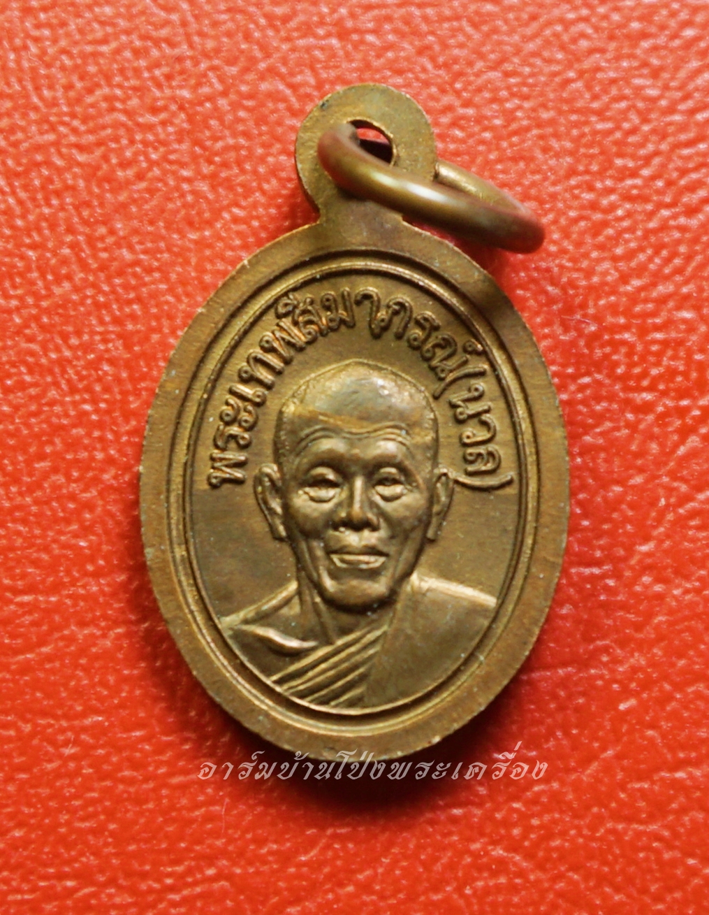 หลวงพ่อคูณ หลังหลวงพ่อนวล เม็ดแตง 2 เทพ เลข2570 เนื้อทองแดง(องค์ที่1)