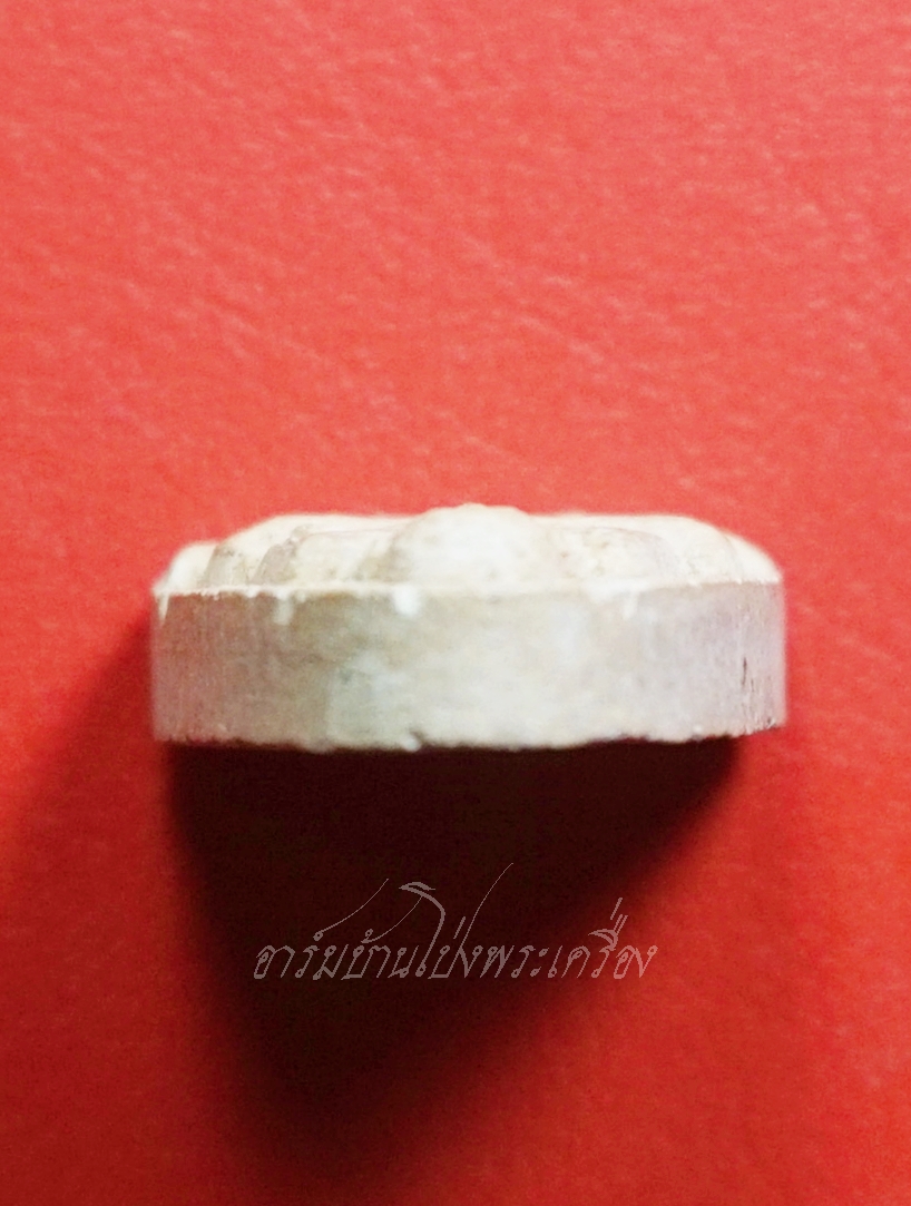 หลวงปู่ทวด วัดประสาทบุญญาวาส ปี๒๕๓๘ เนื้อผงพุทธคุณ(องค์ที่3)