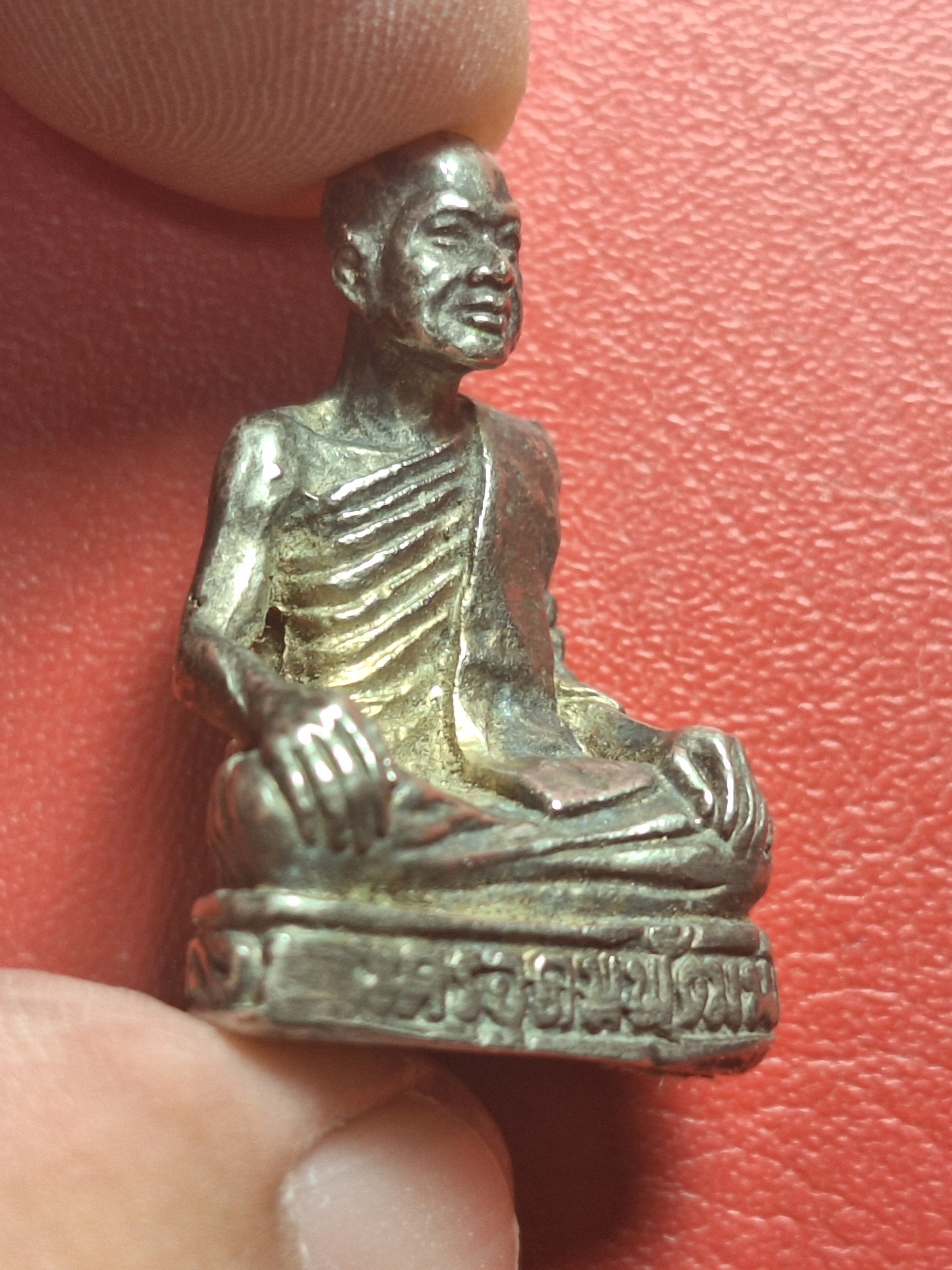 พระอธิการบัว วัดเขาแดน รูปหล่อ เนื้อเงิน(องค์ที่1)