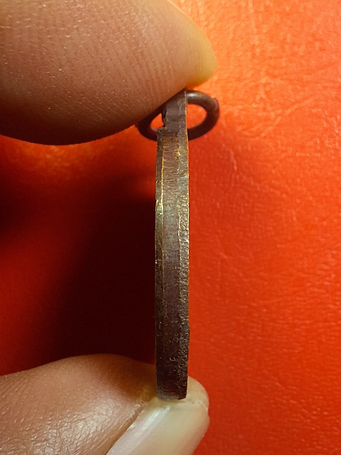 เหรียญกรมหลวงชุมพร ที่หน่วยสงครามพิเศษทางเรือ สร้างปี๒๕๔๓ พิมพ์เล็ก พิธีพุทธาภิเษก ณ วัดสัตหีบ จ.ชลบุรี เนื้อทองรมดำ(องค์ที่1)