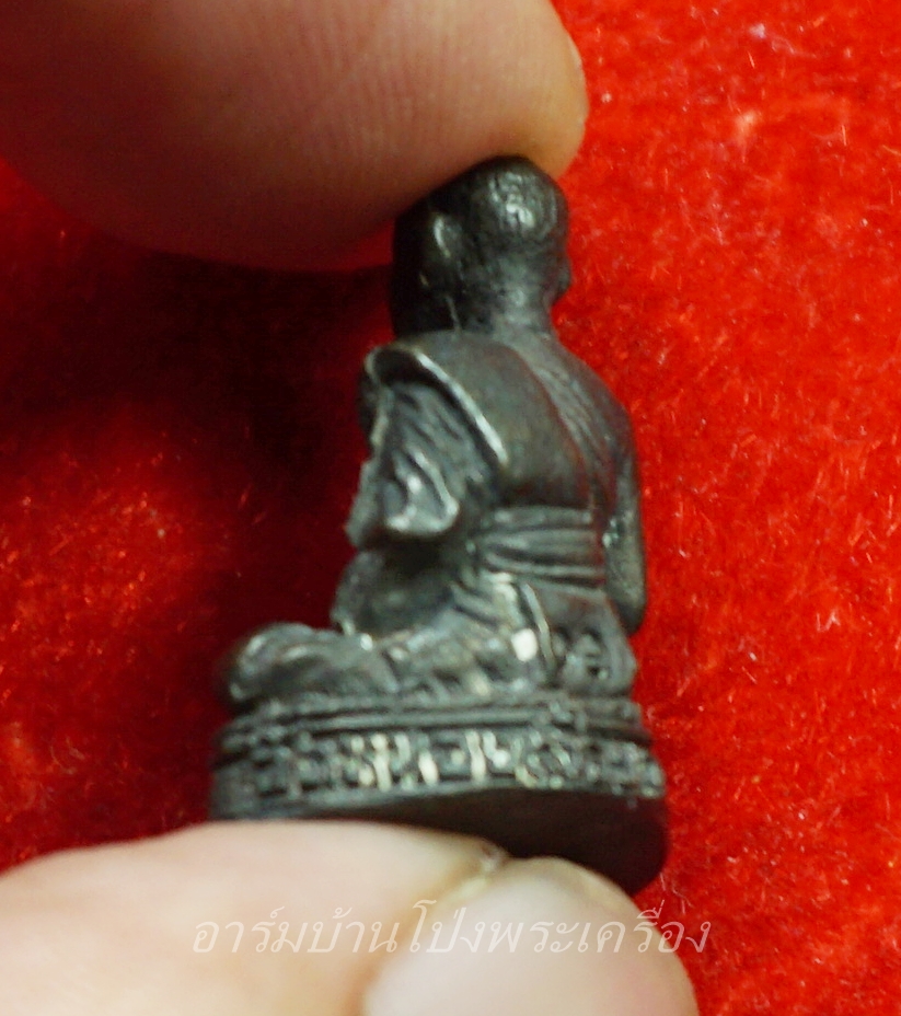 หลวงพ่อคิ้ม วัดหนองเสือ รูปหล่อ หน้าเสือ รุ่น๑(องค์ที่1)