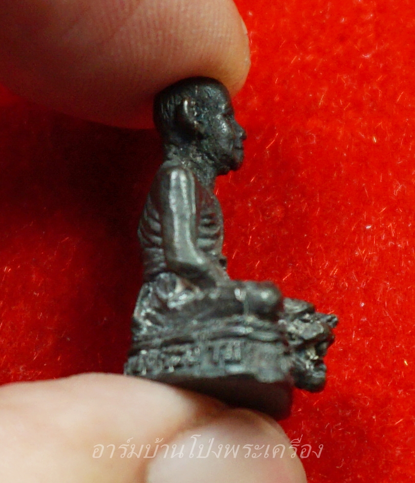 หลวงพ่อคิ้ม วัดหนองเสือ รูปหล่อ หน้าเสือ รุ่น๑(องค์ที่1)