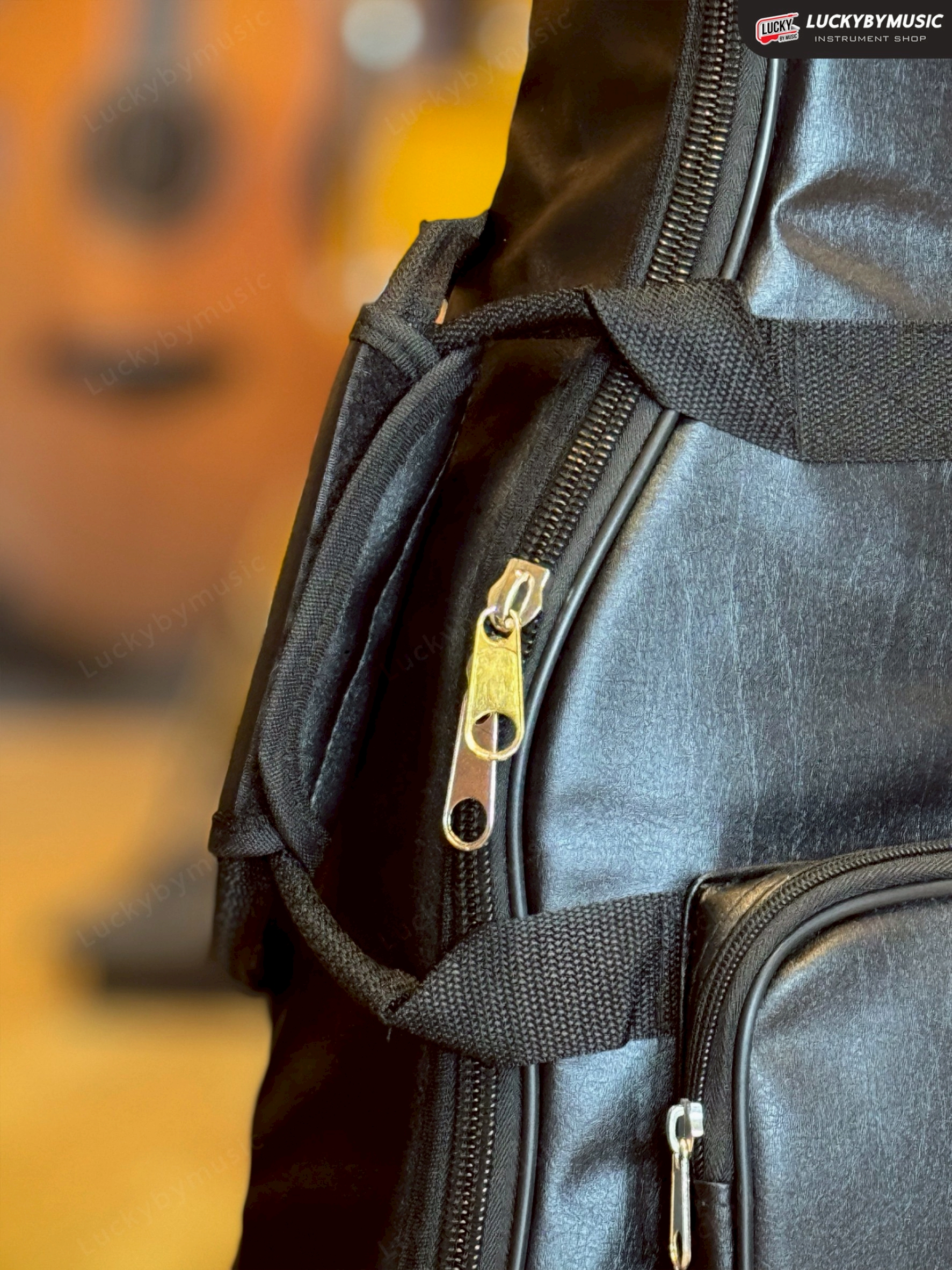 Fender กระเป๋ากีตาร์โปร่ง 41 นิ้ว หนา12มิล สีดำ มีหมอนรองคอ วัสดุกันน้ำ-กันฝุ่น สะพายหลัง/หิ้วได้ มีช่องกระเป๋าบน