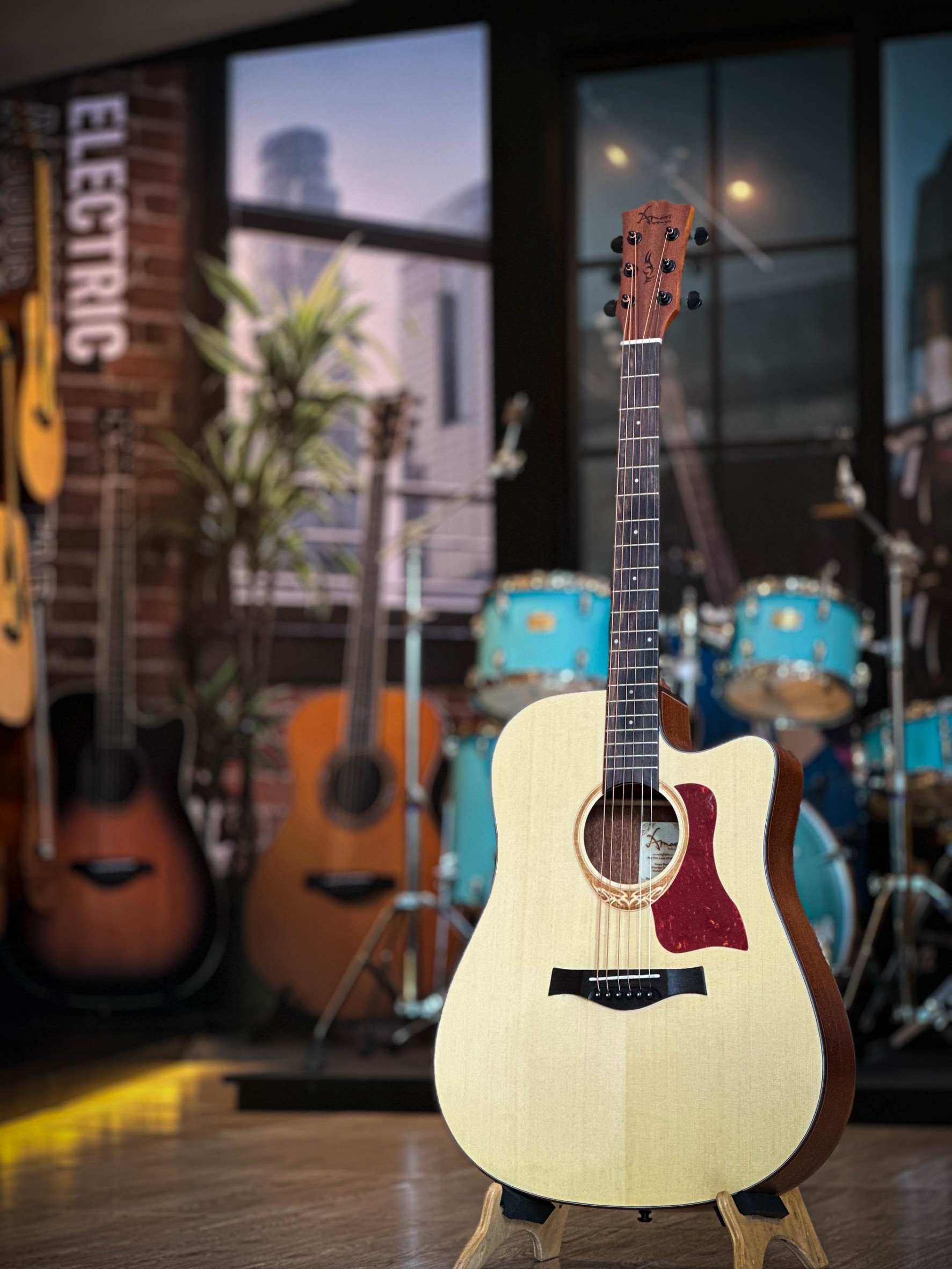 Amari By Enya AM-418C กีตาร์โปร่งไฟฟ้า 41 นิ้วคอเว้า สีไม้