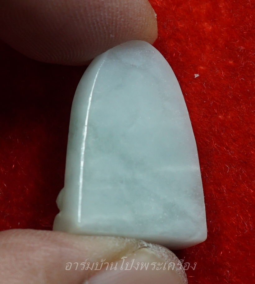 หลวงพ่อขันธ์ วัดพระศรีอารย์ พระหยกขาว พร้อมกล่องเดิม(องค์ที่11)