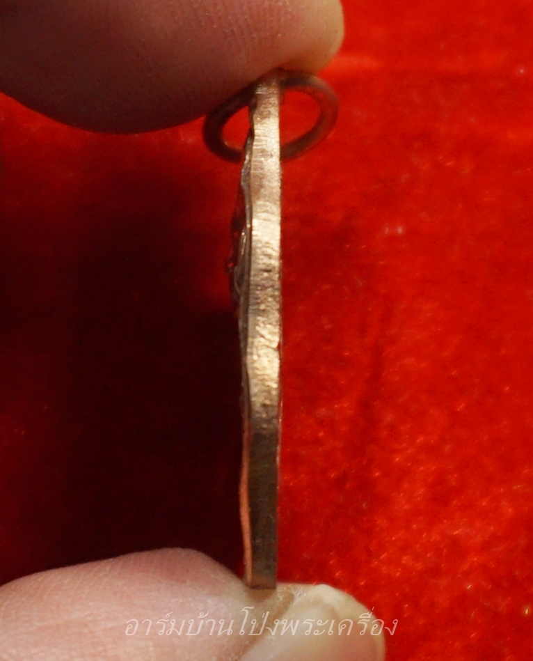 หลวงพ่ออุตตมะ ออกวัดบ้านโป่ง สร้างศาลาการเปรียญ หลังยันต์หมู เนื้อทองผิวไฟ(องค์ที่2)