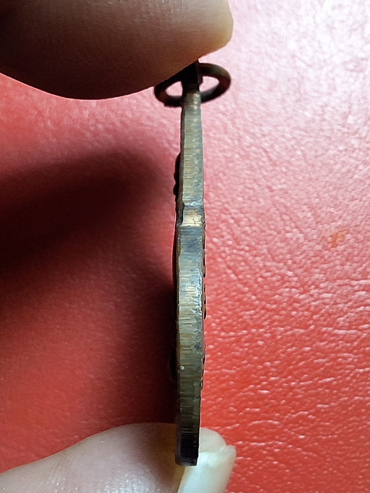 หลวงปู่ชอบ วัดเขารังเสือ รุ่นฉลองอายุ๗รอบ จับหัวเสือ เนื้อนวะ(องค์ที่4)