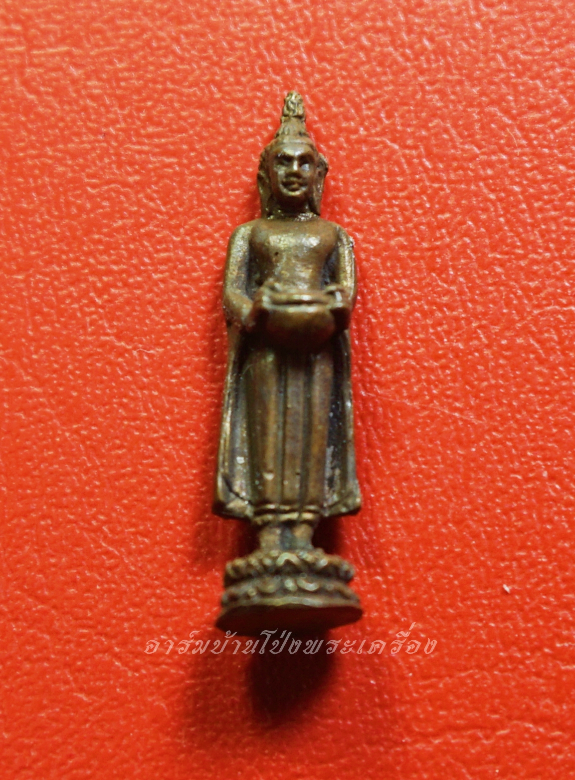 หลวงพ่อแก่นจันทร์ วัดช่องลม รูปหล่อ เนื้อทองแดง พิมพ์เล็ก(องค์ที่1)