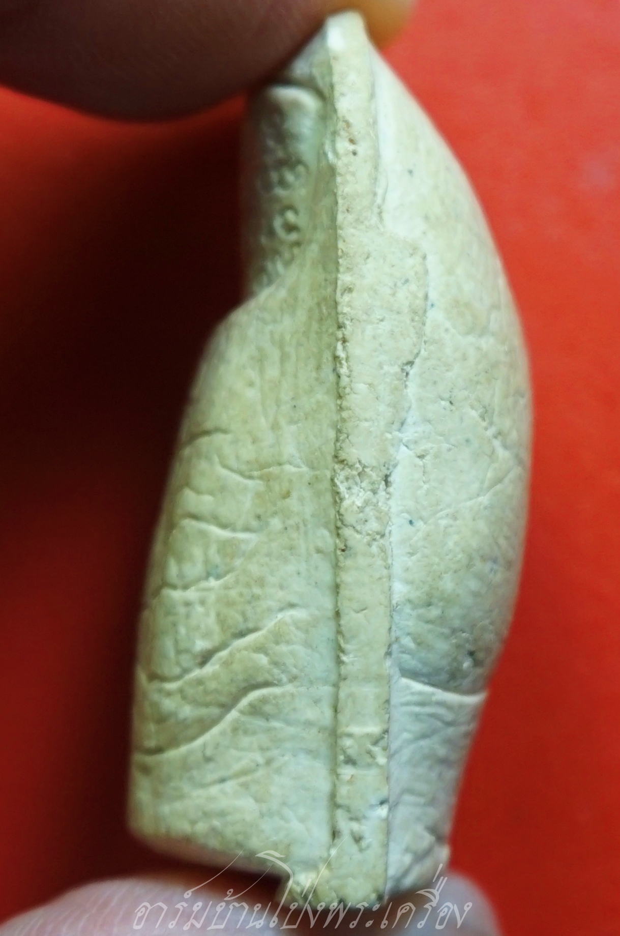 หลวงพ่อคูณ วัดบ้านไร่ นิ้วโป้งจำลอง ลงอักขระยันต์ ปี๒๕๓๖ เนื้อผง(องค์ที่6)