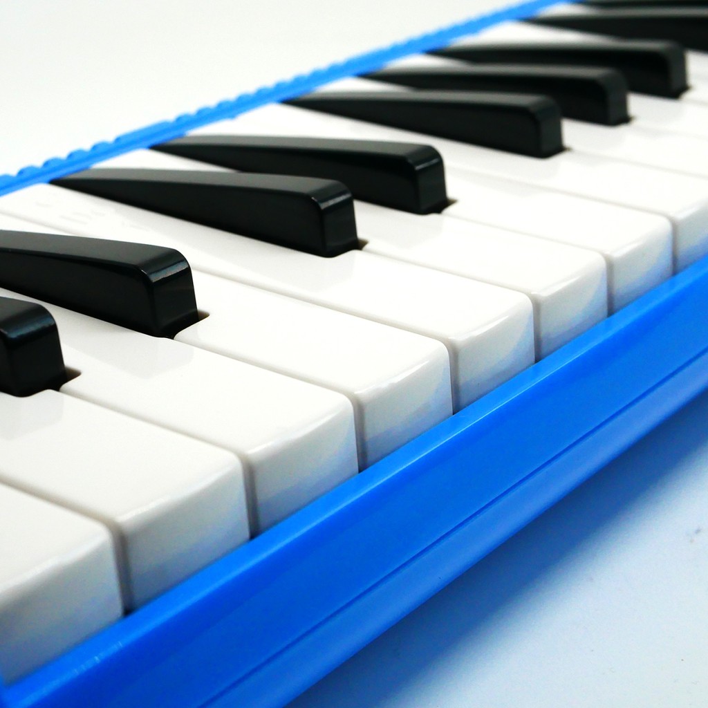 (สีน้ำเงิน) Melodian ขนาดมาตรฐาน 32 คีย์ พร้อมอุปกรณ์ครบชุด เสียงดี ไม่กินลม