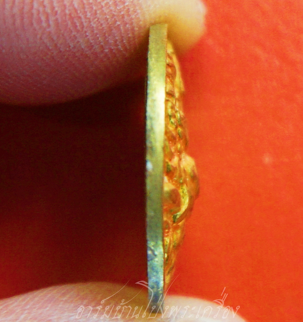 หลวงพ่อหวล วัดชาวเหนือ เสือคาบดาบ(กันชง) ปี๒๕๔๙ พิมพ์เล็ก กะไหล่ทอง(องค์ที่7)