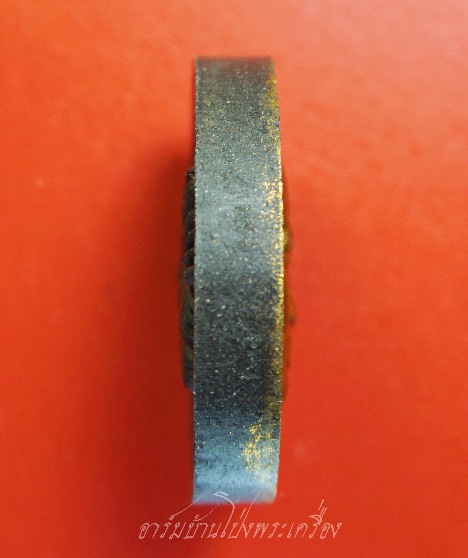 หลวงพ่อพัฒน์ ปุญญกาโม วัดห้วยด้วน พระผงหน้าใหญ่ พญาไก่พันล้าน วัดห้วยด้วน ปี๒๕๖๔ เลข๒๒๗๖ เนื้อดำปัดทอง(องค์ที่1)