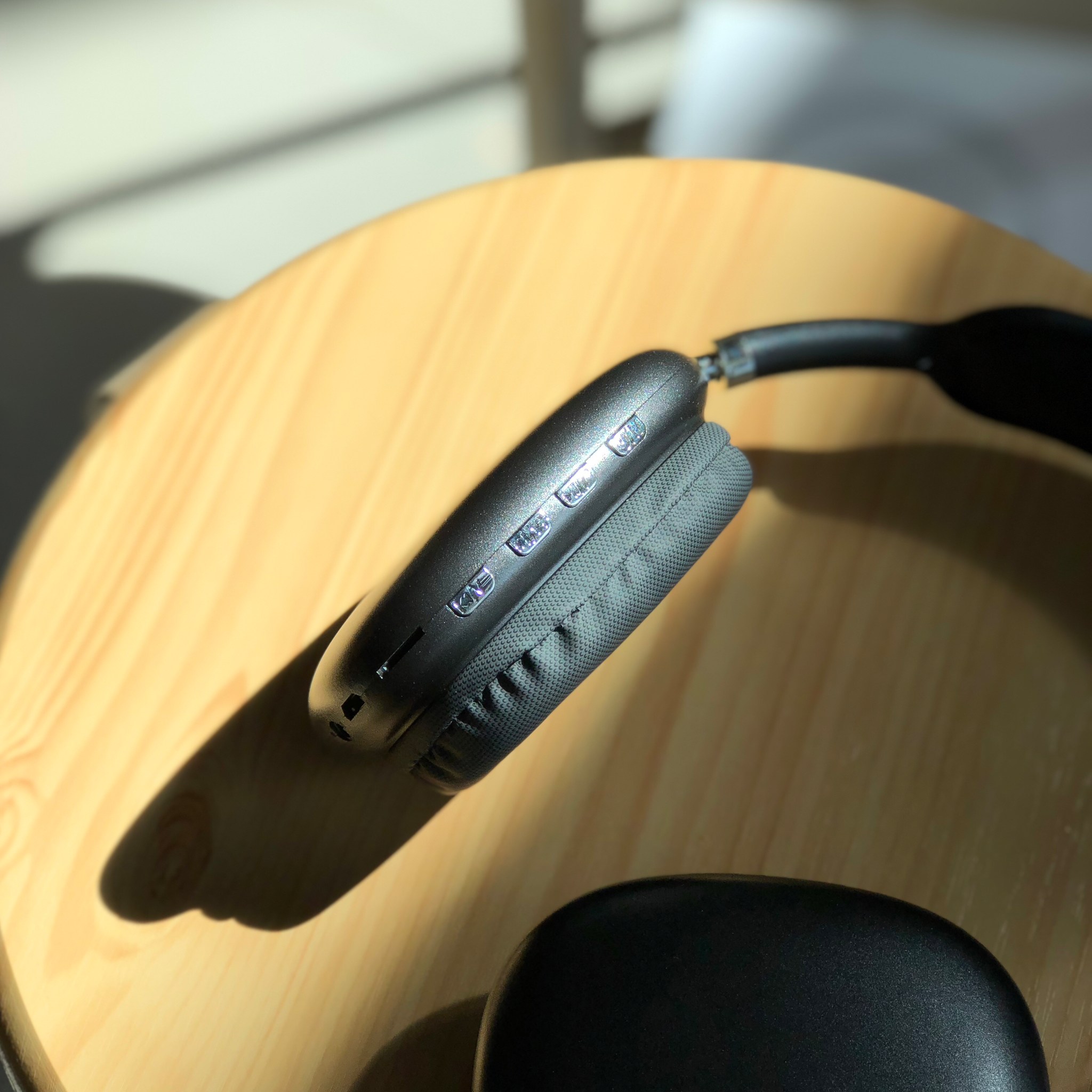 [🚚พร้อมส่ง] Airmax หูฟังบลูทูธ ใส่ SD Card ฟังเพลงจากหูฟังได้ พร้อมไมโครโฟน ตัดเสียงรบกวน Hi-Fi รองรับ TF เสียงสเตอริโอ รับประกันคุณภาพ 100 %