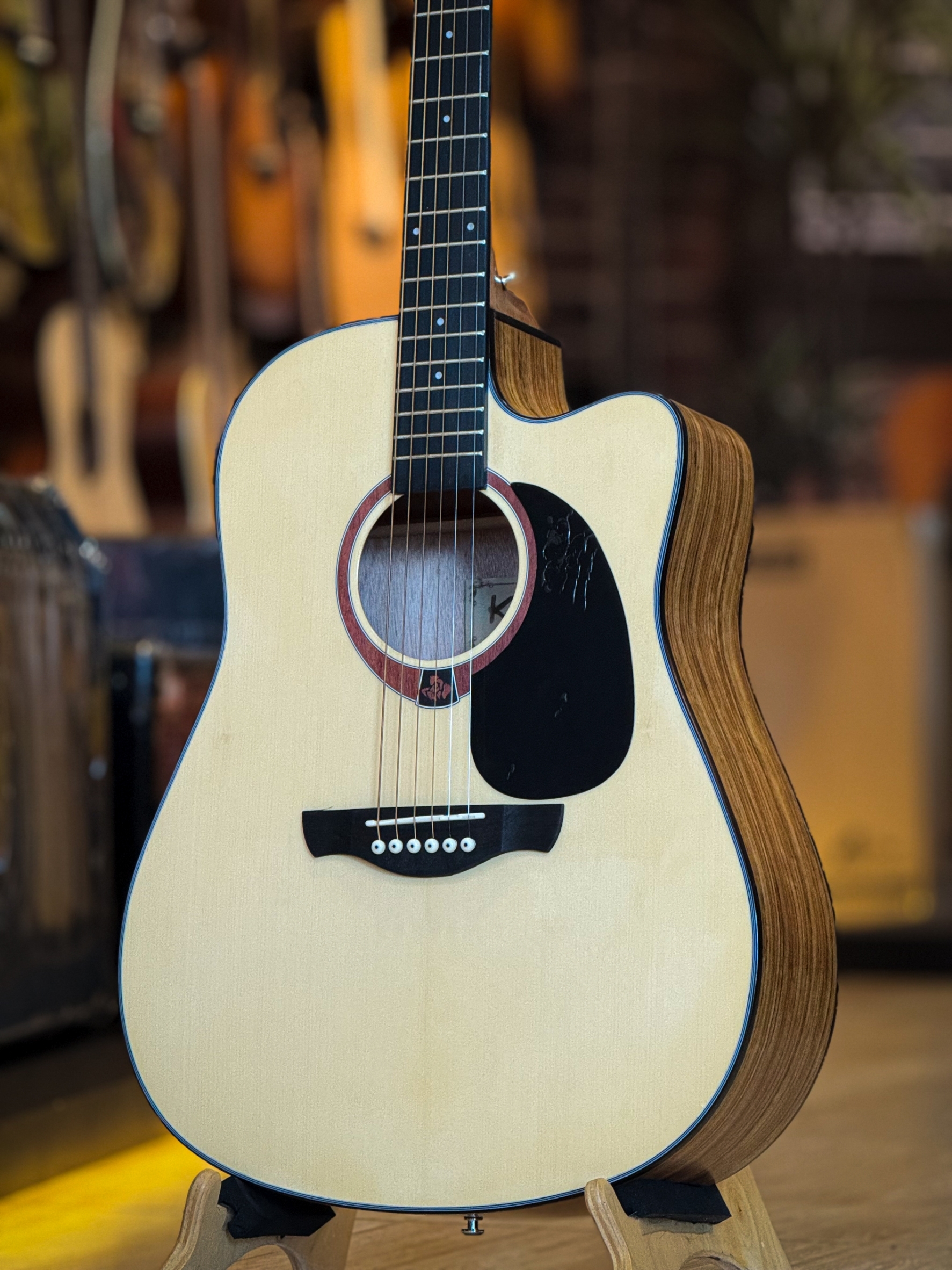 กีตาร์โปร่ง/โปร่งไฟฟ้า KAMA รุ่น K-4115C ไม้วอลนัท เสียงใสกังวาน Acoustic Guitar พร้อม ปิ๊ก4 / ประแจ / กระเป๋ากีตาร์