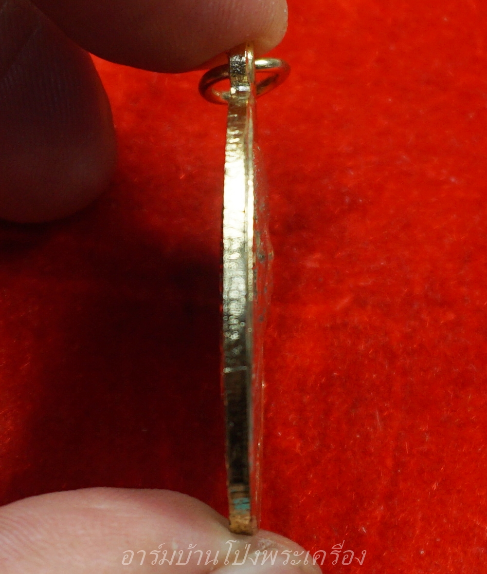 หลวงพ่อยะ วัดท่าข้าม รุ่นเจ้าสัว ปี๒๕๓๕ เนื้อกะไหล่ทอง(องค์ที่8)