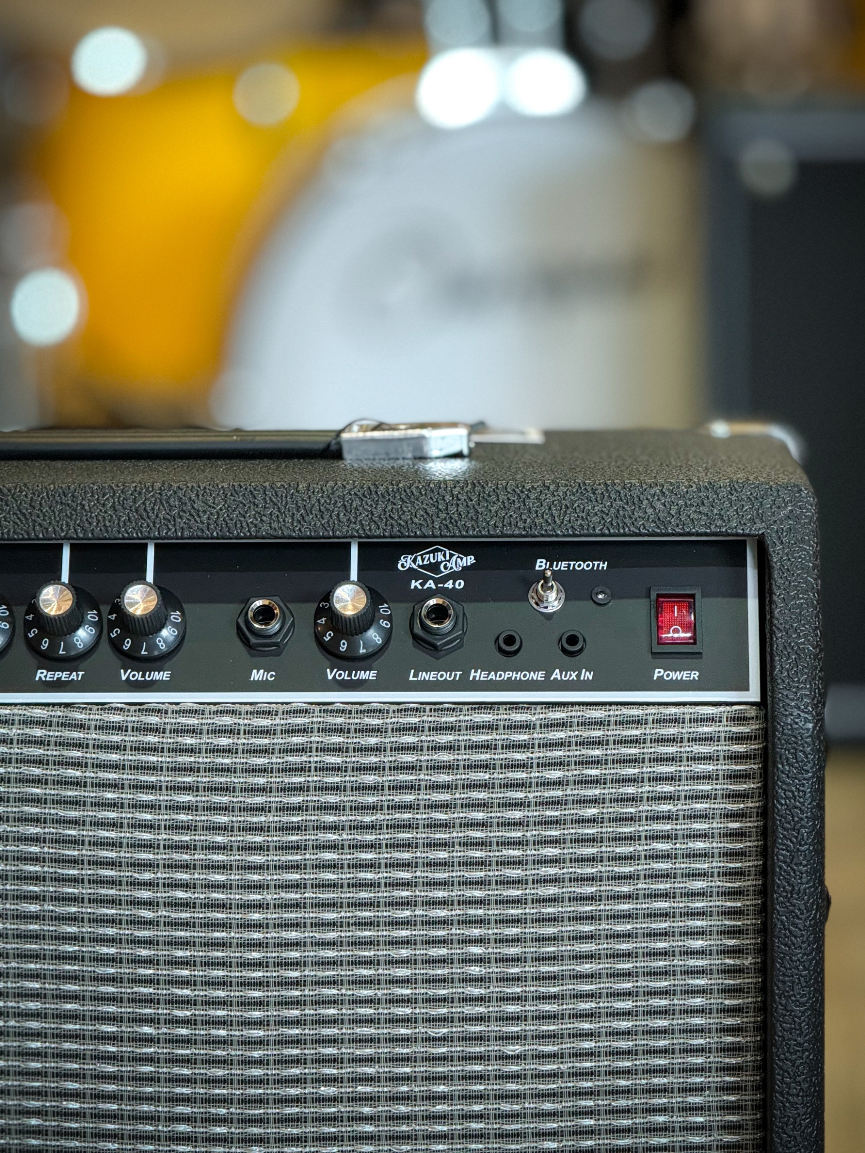 แอมป์กีต้าร์ บลูทูธ KAZUKI รุ่น KA-40 BT 40W พกพาง่าย ตู้แอมป์คุณภาพ มีเสียงแตกในตัว
