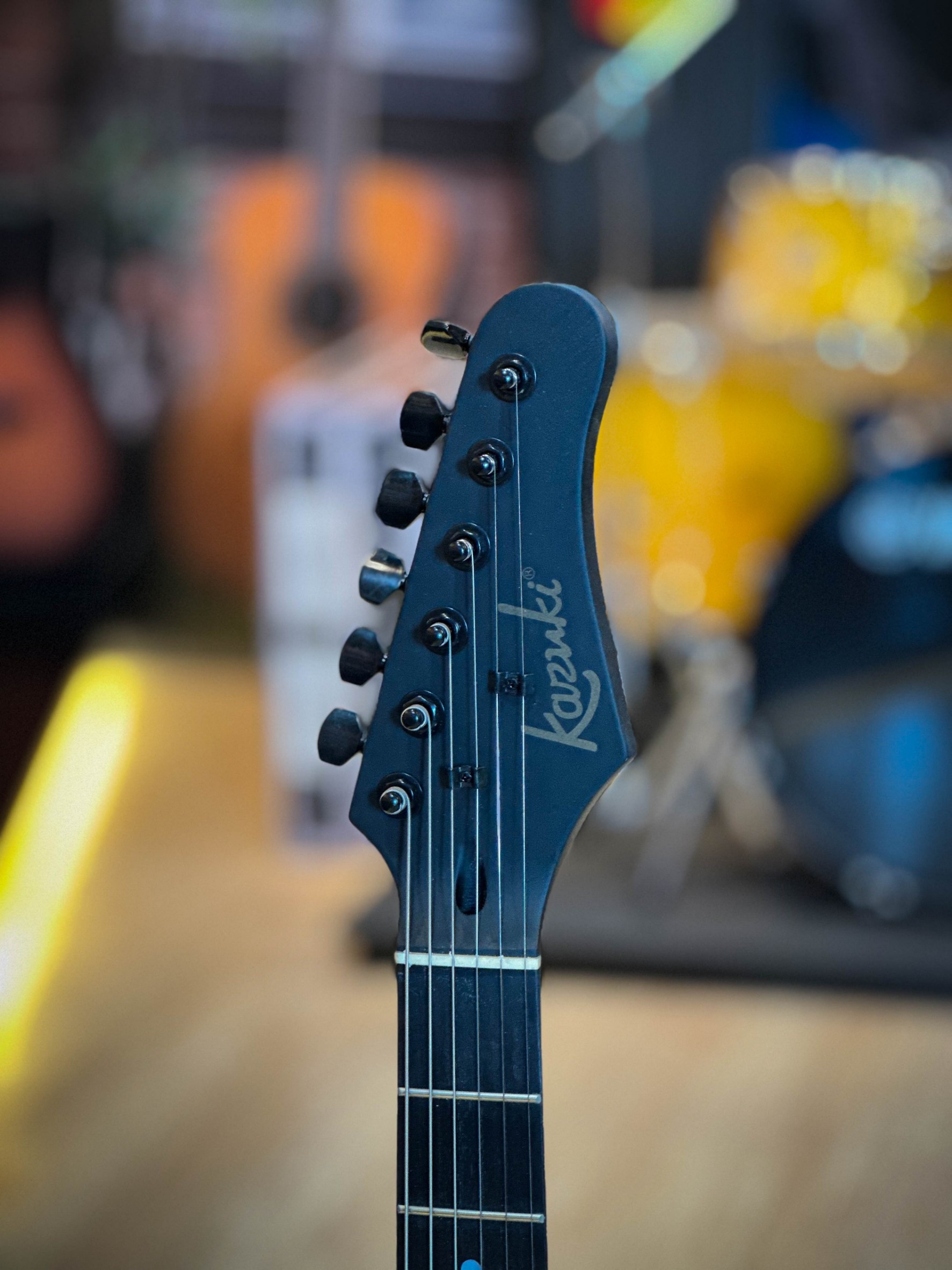 กีต้าร์ไฟฟ้า Kazuki Newcomer (สีดำ) ทรง Tele Satin รุ่นใหม่ เคลือบด้าน ฟรี สายแจ็ค&ปิ๊ก2อัน - ประกันศูนย์ไทย