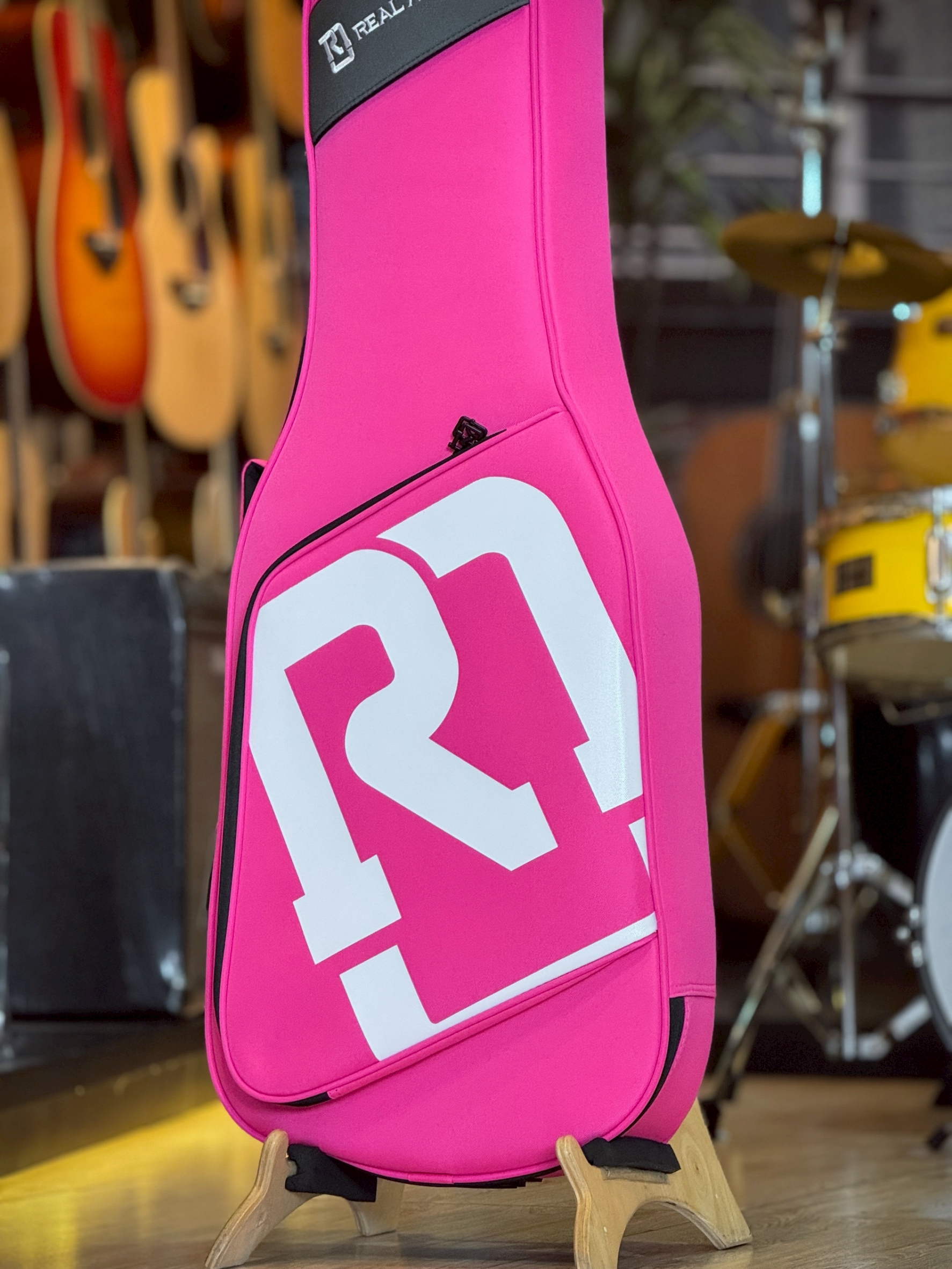 Real Mission สีเทาเข้ม ซอฟเคสกีตาร์ไฟฟ้า Soft Case กระเป๋ากีตาร์ไฟฟ้า ป้องกันการกระแทกได้ดี วัสดุกันน้ำ งานหนามาก