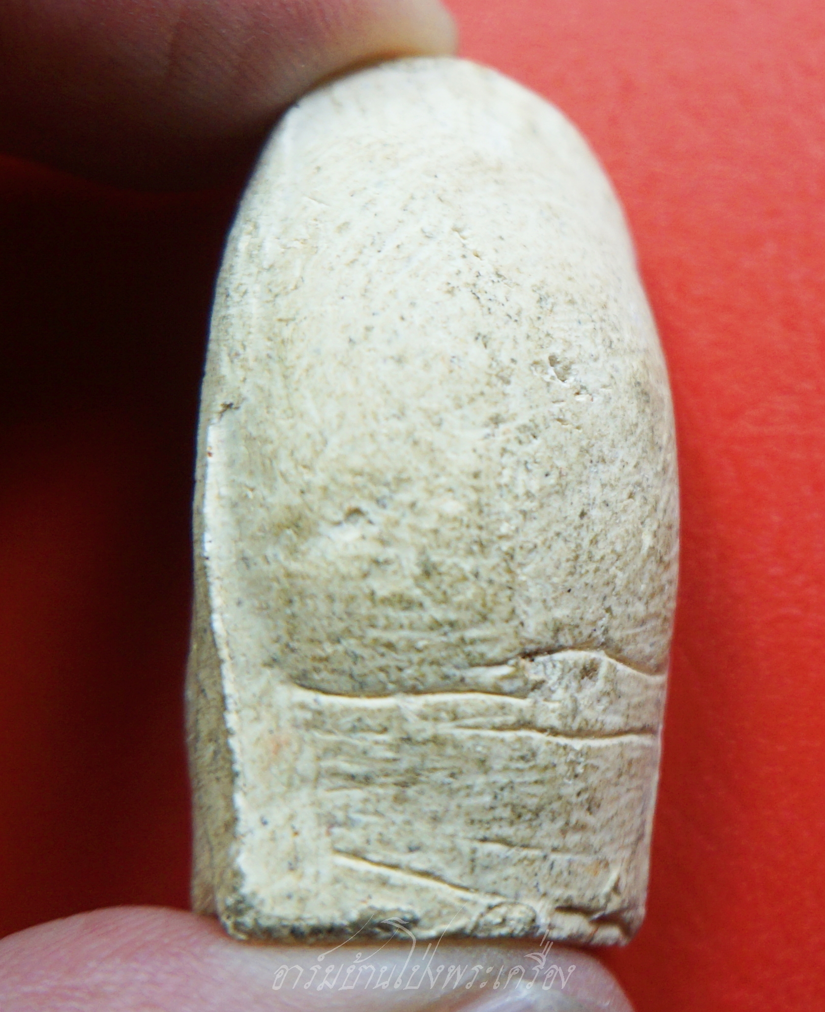 หลวงพ่อคูณ วัดบ้านไร่ นิ้วโป้งจำลอง ลงอักขระยันต์ ปี๒๕๓๖ เนื้อผง(องค์ที่13)