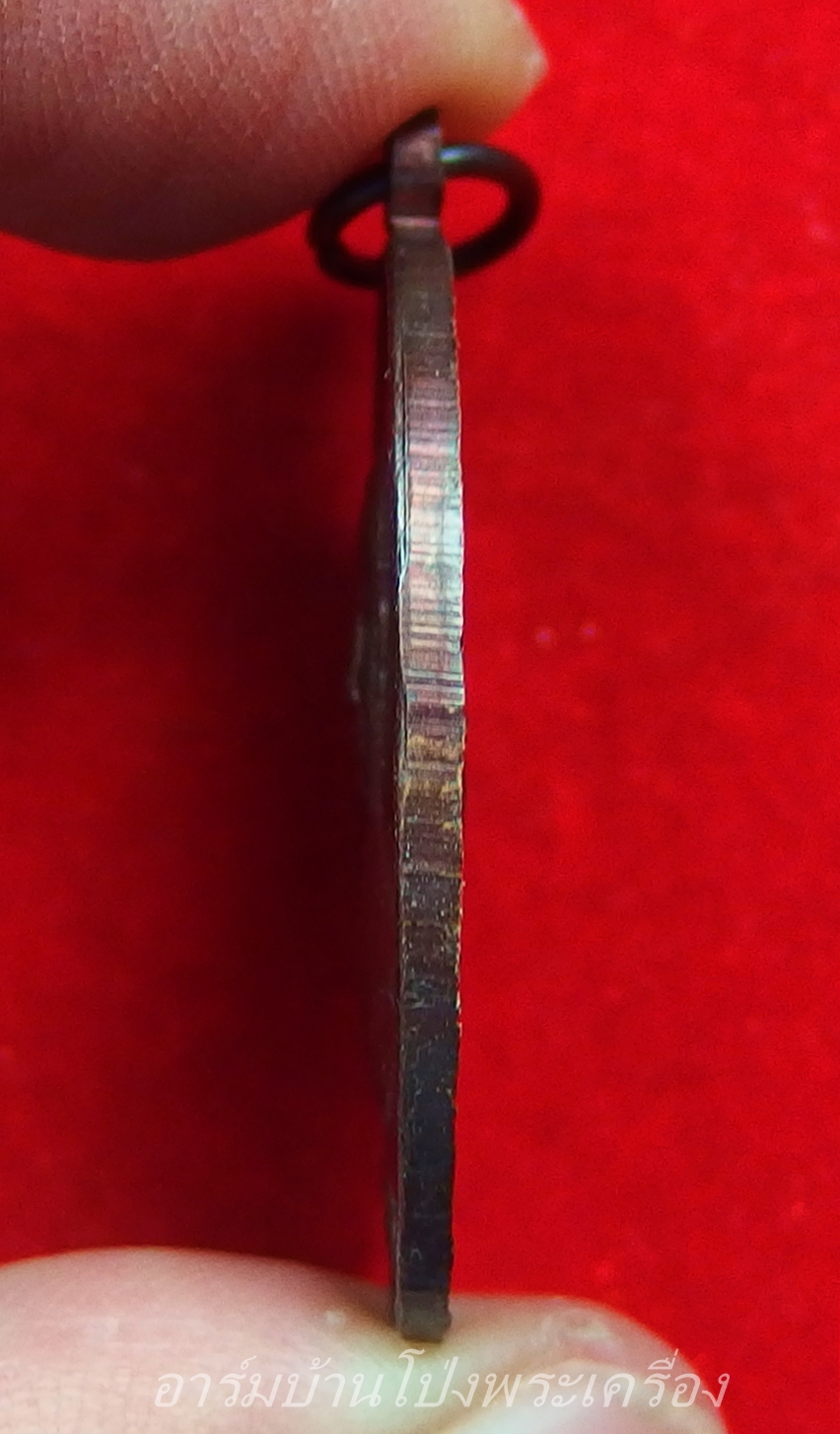 หลวงพ่อคิ้ม วัดหนองเสือ รุ่นแรก หลังสิงห์ เนื้อทองแดงรมดำ(องค์ที่2)