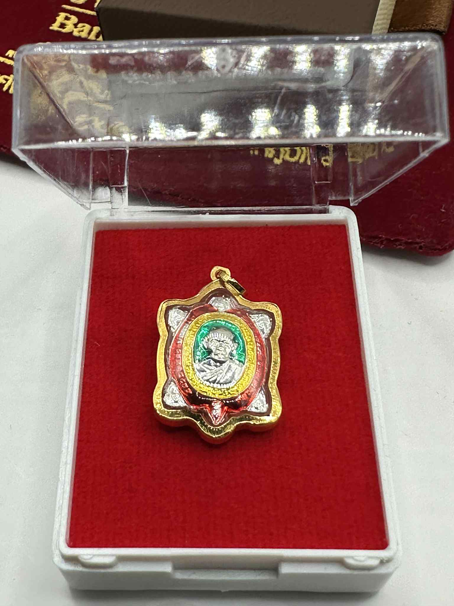 45.จี้เต่าหลวงปู่หลิว เขียวเหลืองแดง รุ่นอุดมทรัพย์ 60 กรอบทองแท้ 75% วัดไร่แตงทอง การันตีทองแท้ มีใบรับประกันสินค้า