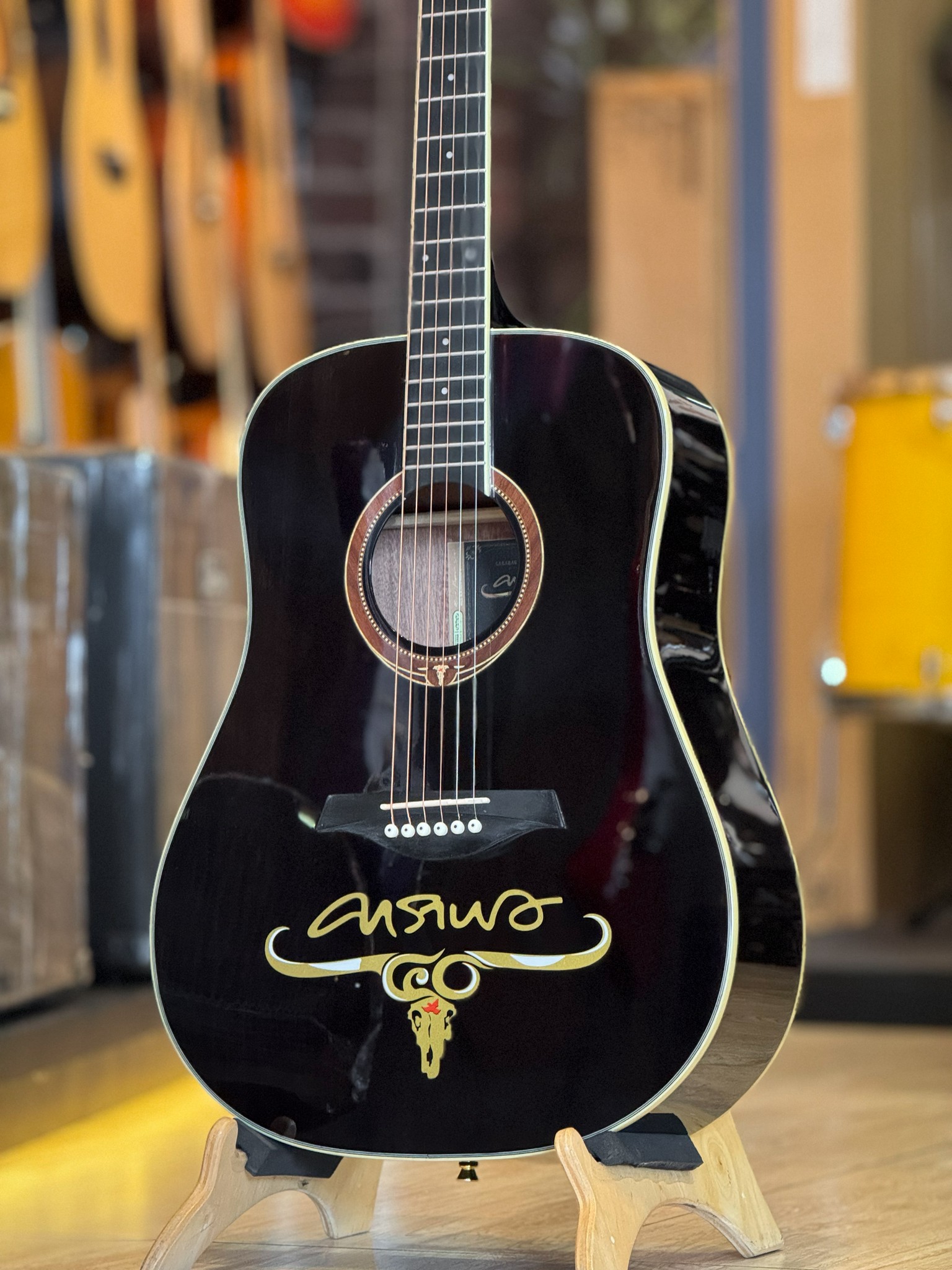 กีตาร์โปร่งคาราบาว รุ่น ครบรอบ 40 ปี สีดำ คาราบาว ขนาด 41 นิ้ว พร้อม ปิ๊ก4อัน/ประแจ /คู่มือ