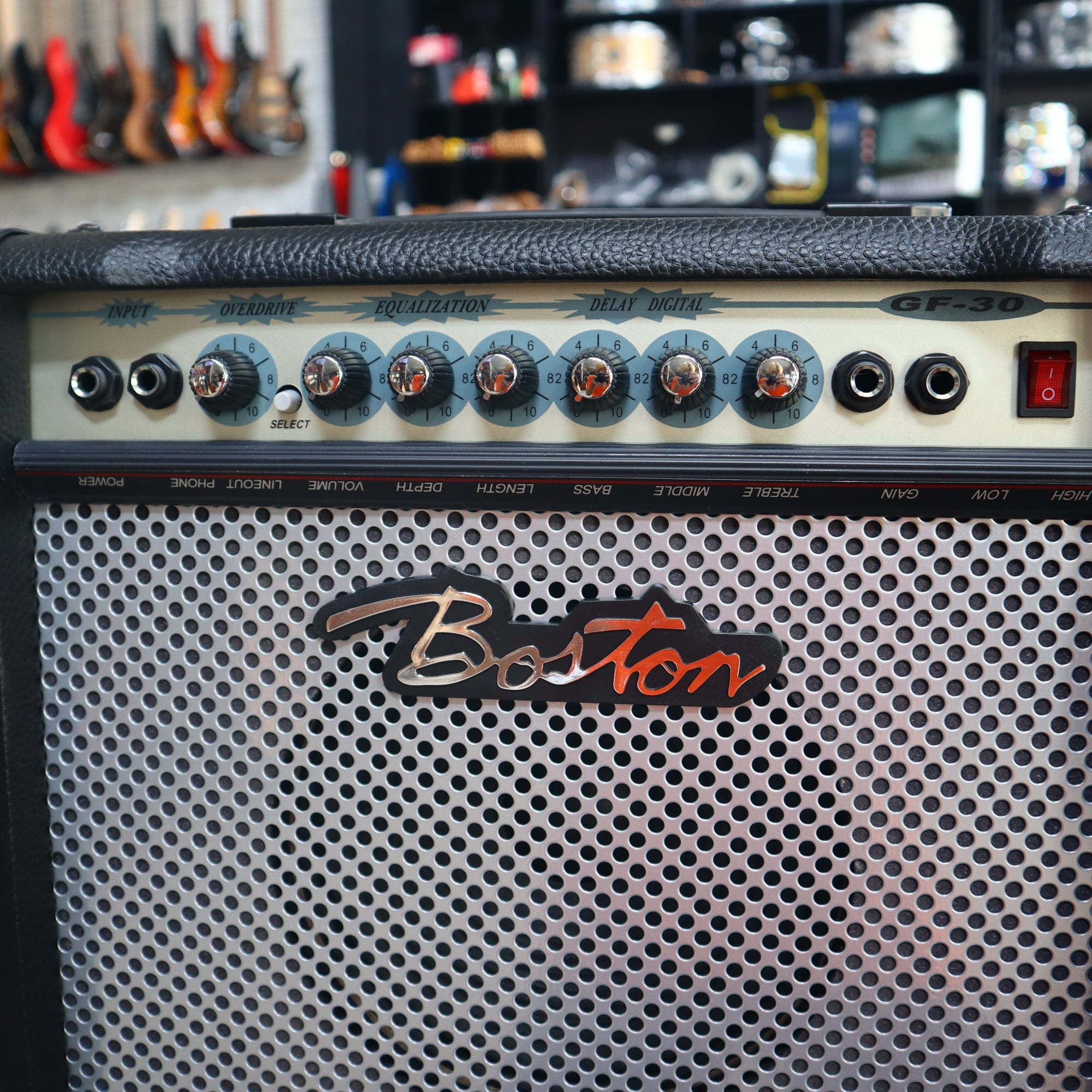 ตู้แอมป์กีต้าร์ Bostonรุ่น GF-30 มีเอฟเฟคเสียงแตก+ดีเลย์ กำลังขับ 30วัตต์ ลำโพงขนาด 8 นิ้ว เชื่อมต่อหูฟังได้