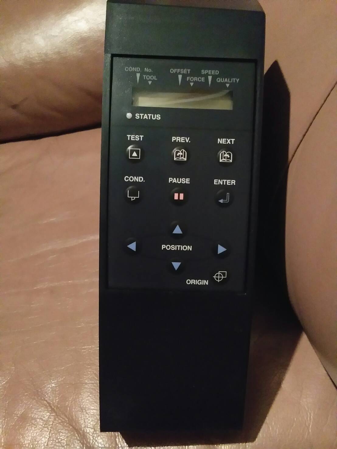 GT- 003 LR cover control panel ฝาครอบข้างขวามีแผงคอนโทรล จอLCD Graphtec เครื่อง Graphtec รุ่น CE3000-60 มือสอง สภาพดี