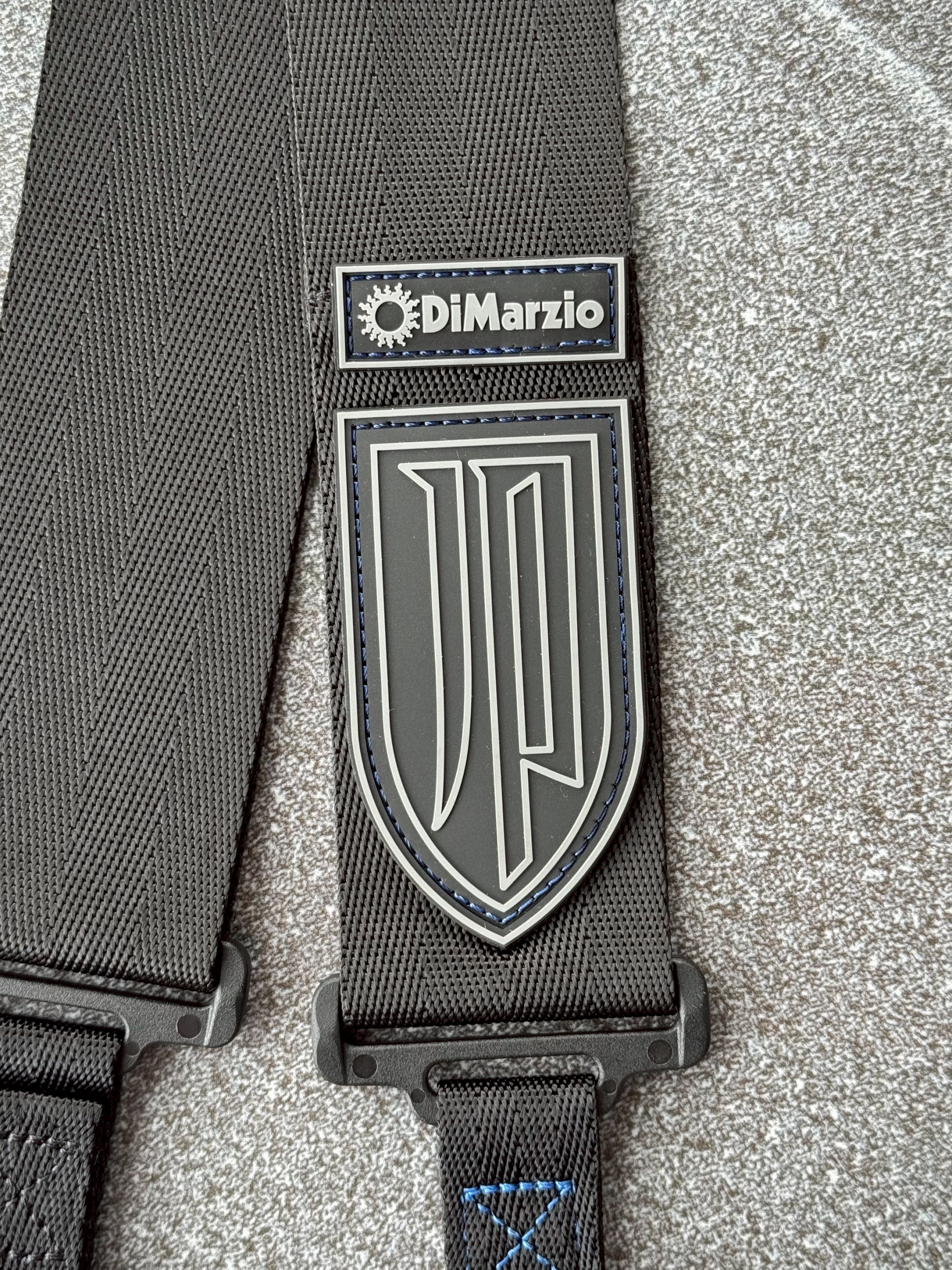 สายสะพาย DiMarzio John Petrucci Cliplock Starp DD2200JPBKBL สี Black Nylon - ของแท้ 100%