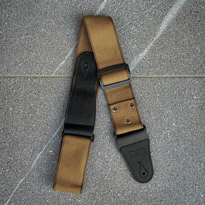 P&P สายสะพายกีต้าร์ เลือกสีได้ ส่วนหัวทำจากหนัง ใช้ได้ทั้งกีต้าร์โปร่ง/ไฟฟ้า /เบส สายสะพาย ปรับความยาวได้