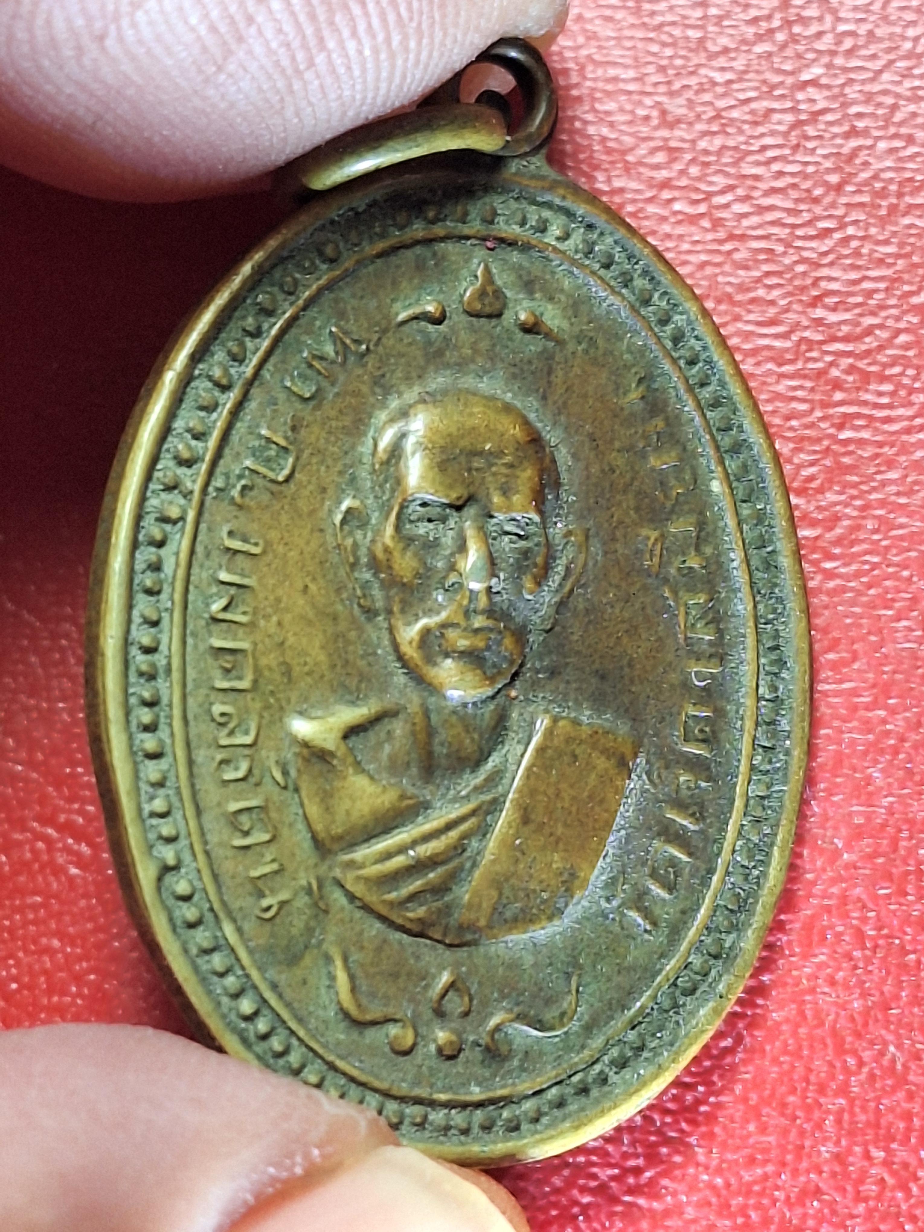 หลวงพ่อหุ่น วัดเจ็ดเสมียน รุ่นแรก เนื้ออัลปาก้า(องค์ที่3)