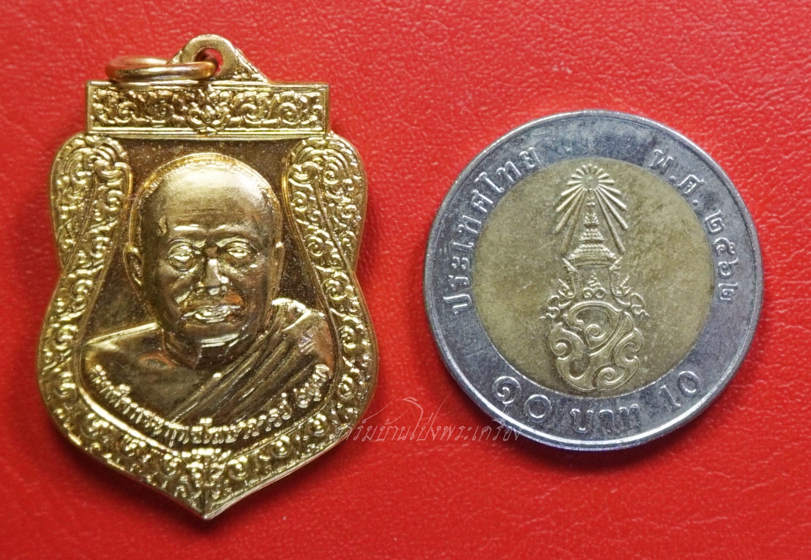 หลวงพ่อพุฒ วัดกลางบางพระ หลังปิดตา รุ่นฉลองยกช่อฟ้าพระอุโบสถ ปี๒๕๕๓ เนื้อกะไหล่ทอง(องค์ที่1)