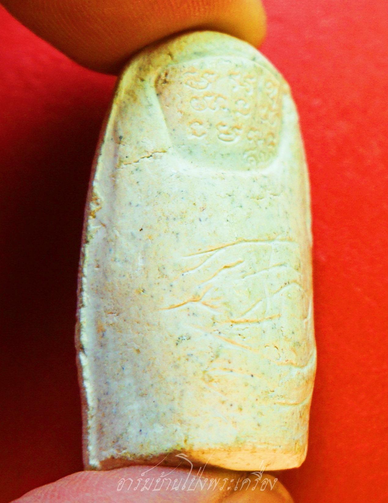 หลวงพ่อคูณ วัดบ้านไร่ นิ้วโป้งจำลอง ลงอักขระยันต์ ปี๒๕๓๖ เนื้อผง(องค์ที่9)