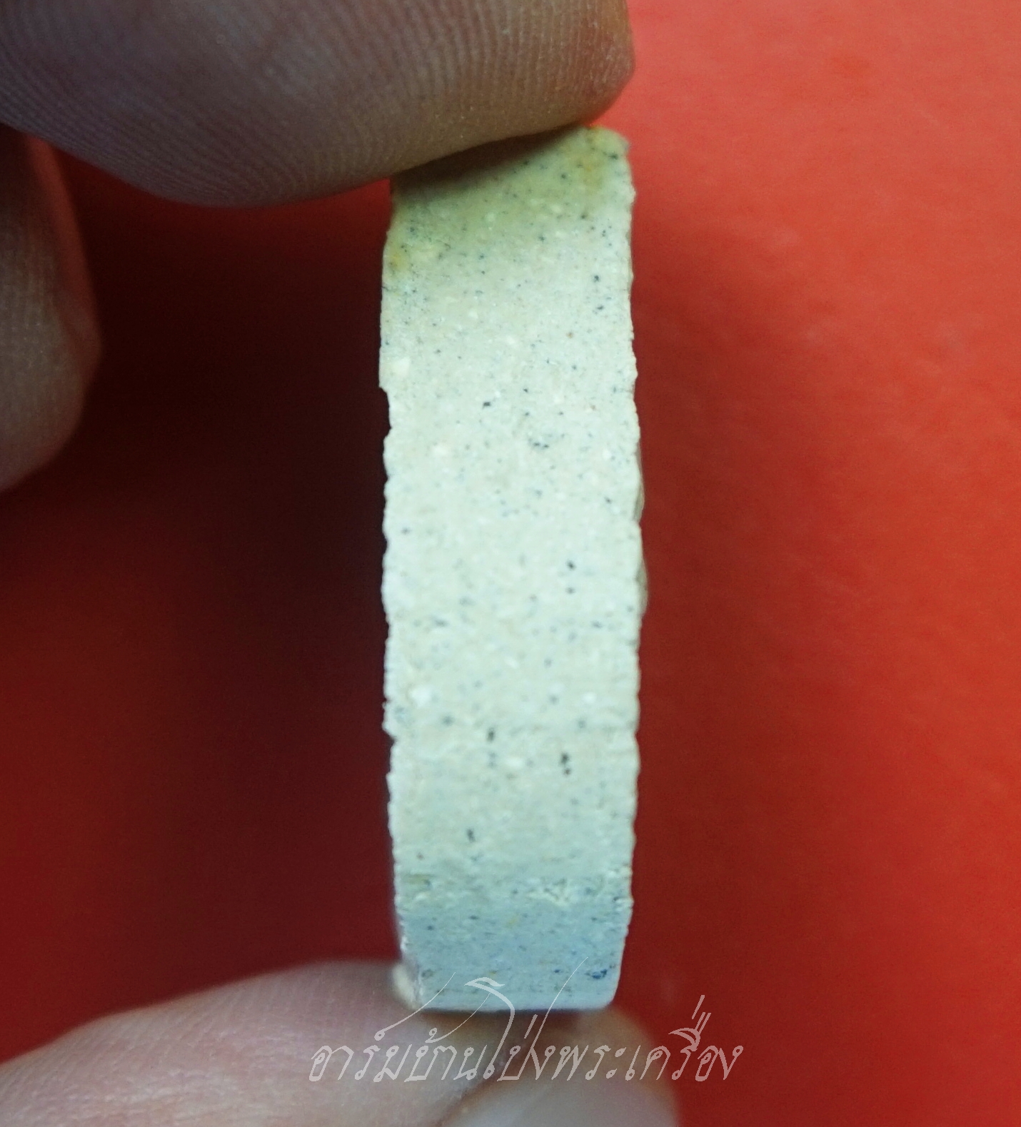 หลวงพ่อเงิน วัดถ้ำน้ำ หยดน้ำ เนื้อผง พร้อมกล่องและสายสิญจน์(องค์ที่1)