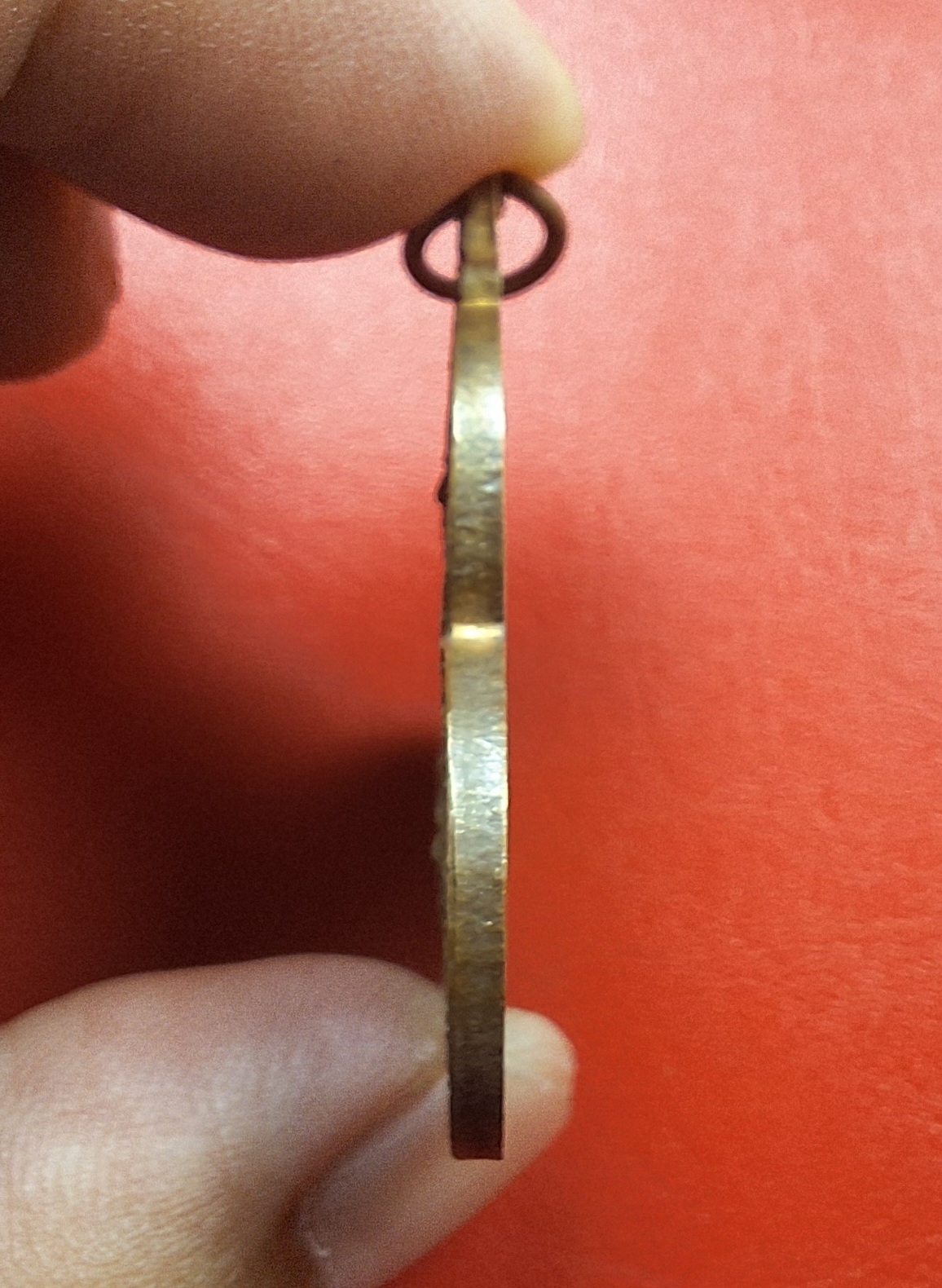 สามพระอาจารย์ หลวงปู่แดง หลวงปู่เผื่อน และหลวงพ่อเซ้ง วัดบางโตนด ปี๒๕๒๕ เนื้อฝาบาตร(องค์ที่2)