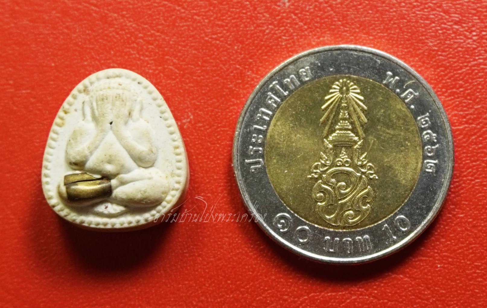 หลวงปู่แผ้ว วัดกำแพงแสน พระผงปิดตาจิ๋ว ออกงานปิดทอง ปี๒๕๕๐ เนื้อผงสีขาว ฝังตะกรุด(องค์ที่2)