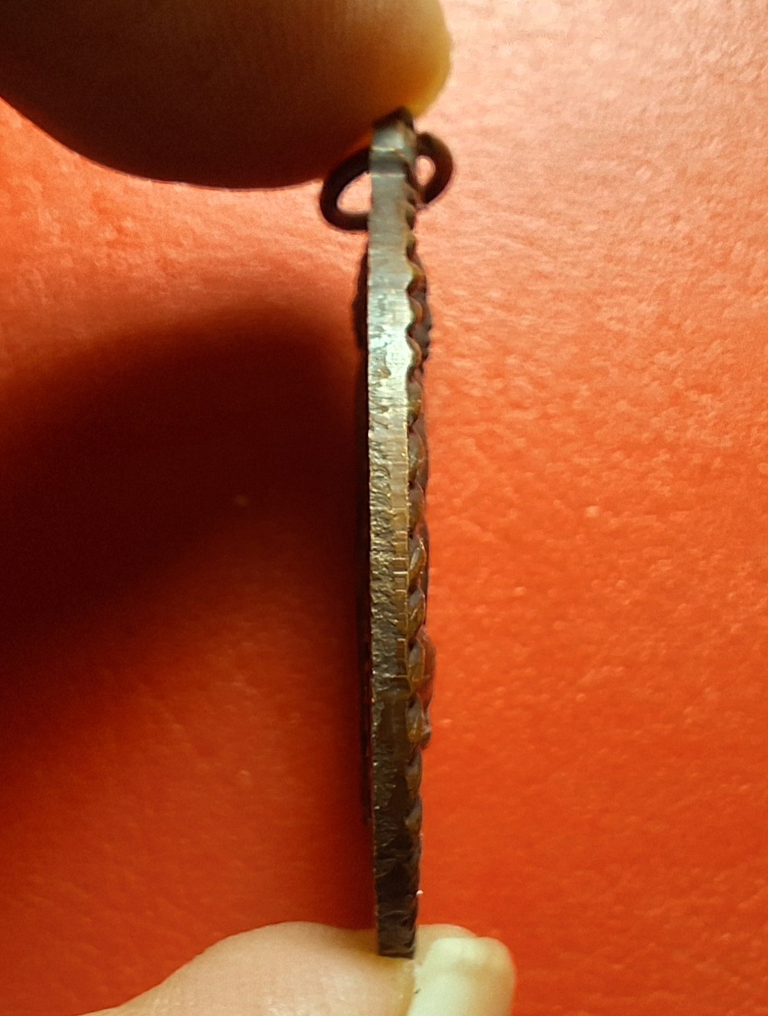 หลวงพ่อถมยา พรหมโชโตภิกขุ วัดถ้ำเขางู ด้านหลังสิงห์ขร รุ่นแรก เนื้อทองแดงรมดำ(องค์ที่2)