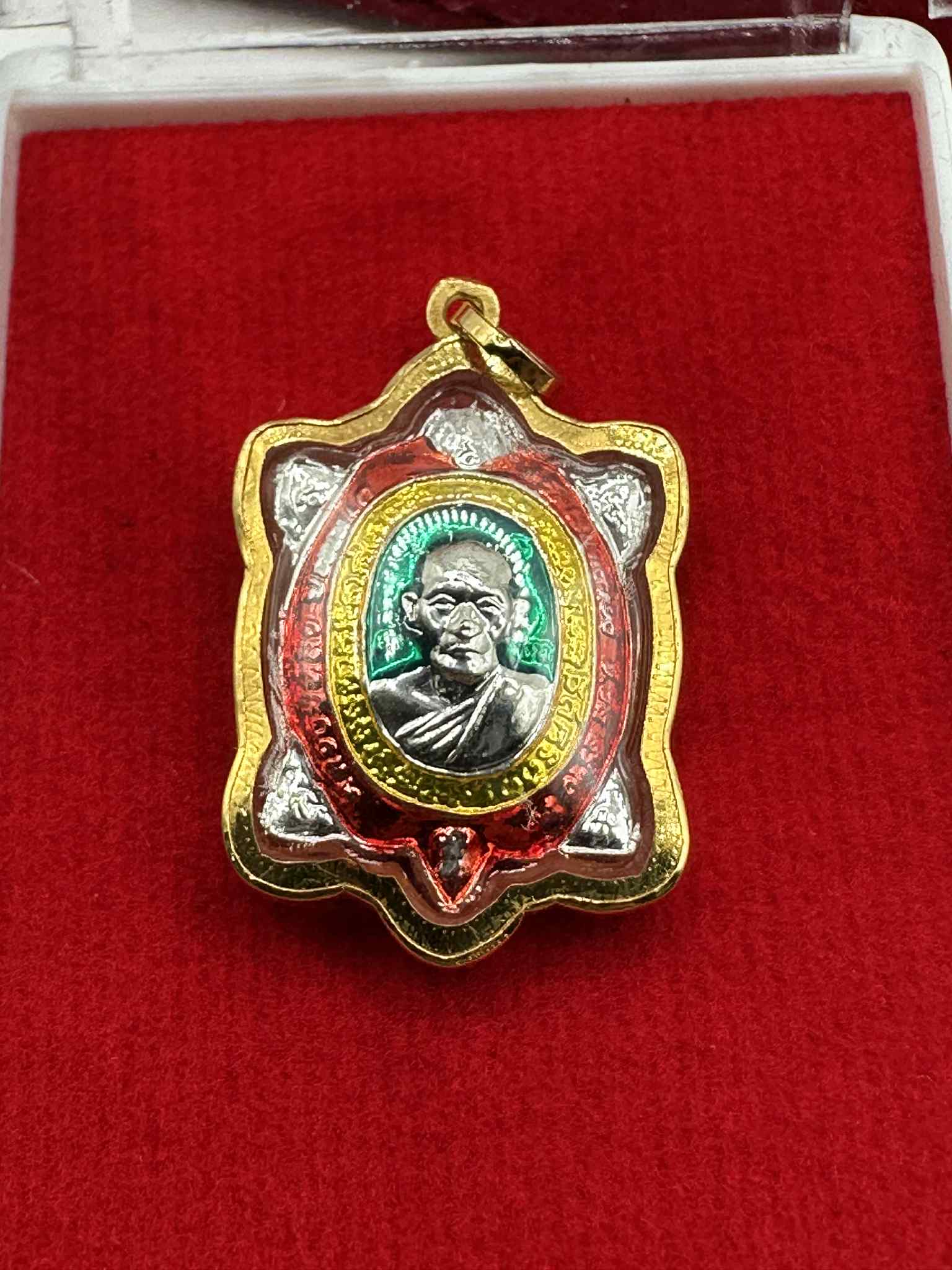45.จี้เต่าหลวงปู่หลิว เขียวเหลืองแดง รุ่นอุดมทรัพย์ 60 กรอบทองแท้ 75% วัดไร่แตงทอง การันตีทองแท้ มีใบรับประกันสินค้า