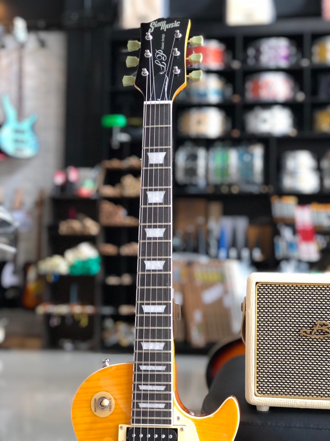 [ส่งด่วน🚚] กีต้าร์ไฟฟ้า Siam Music ทรง LP คลาสสิคดีไซน์ สีส้ม จำนวน 22 เฟรต ปิ๊กอัพ HH แถมฟรี ปิ๊ก3อัน/สายแจ็ค